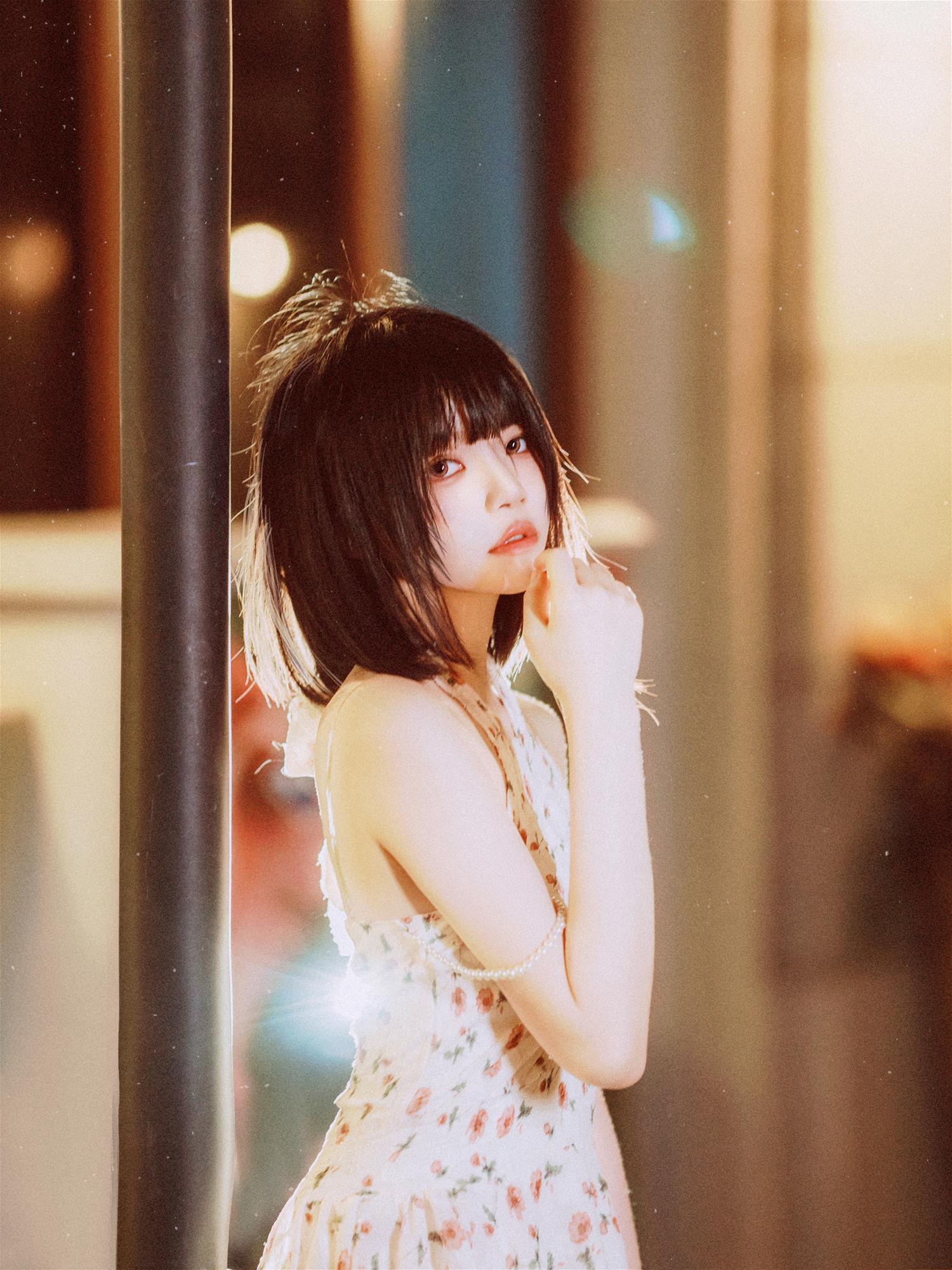 桜桃喵 晚风 [14P-216MB]