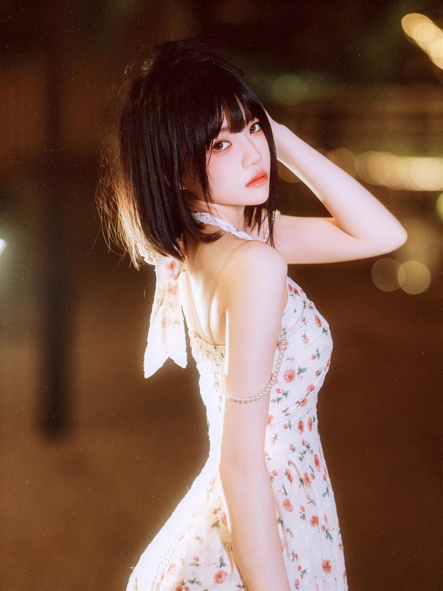 桜桃喵 晚风 [14P-216MB]