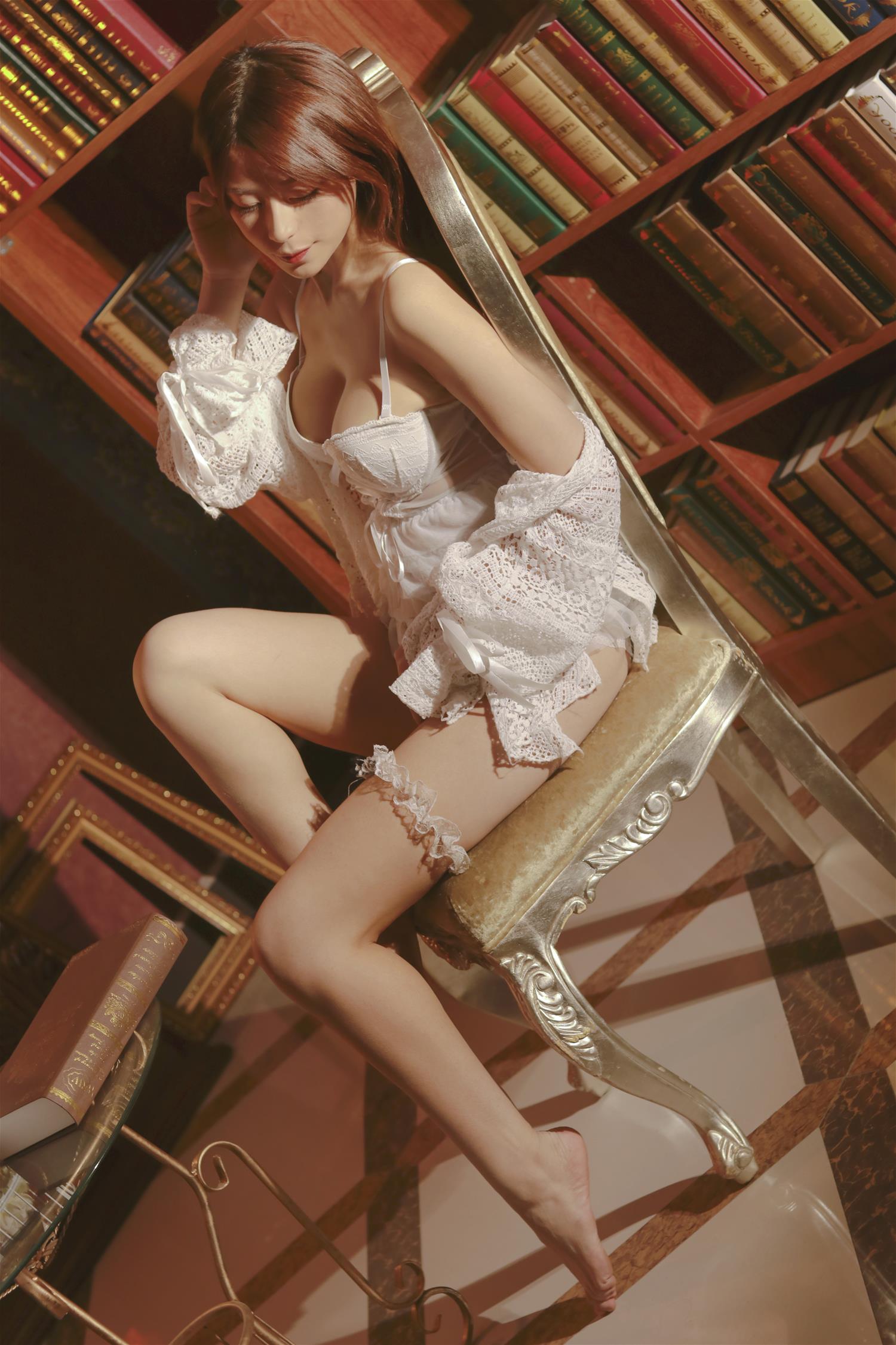 B站羊小雪 白色内衣 [15P-140MB]