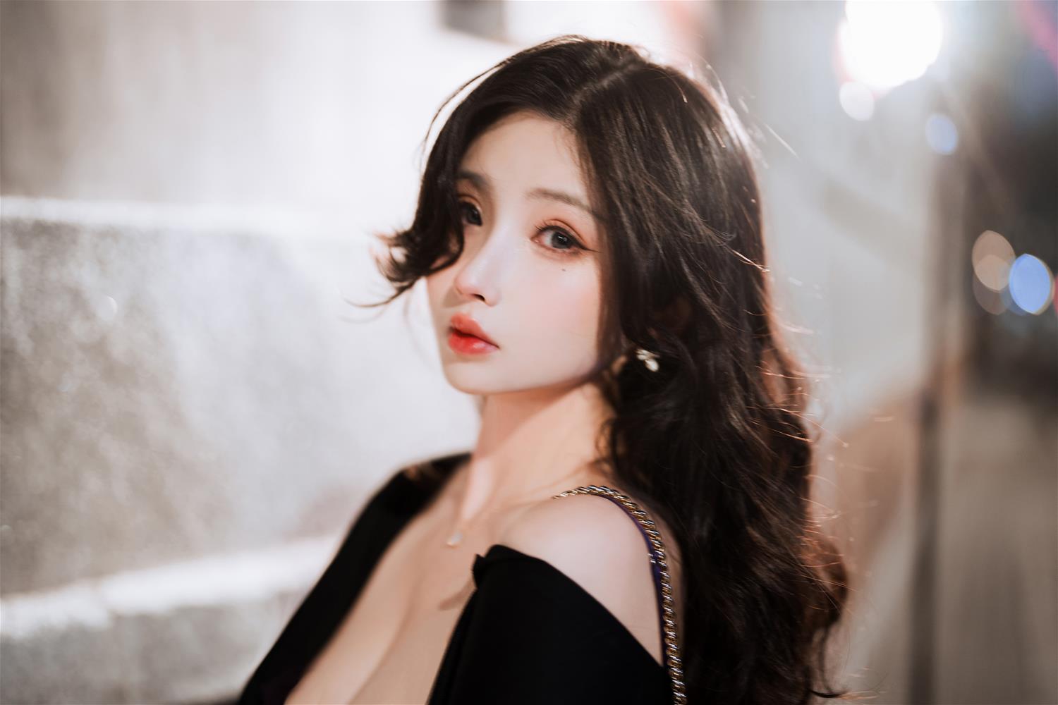 rioko凉凉子 美艳小妈 [60P10V-1.12GB]