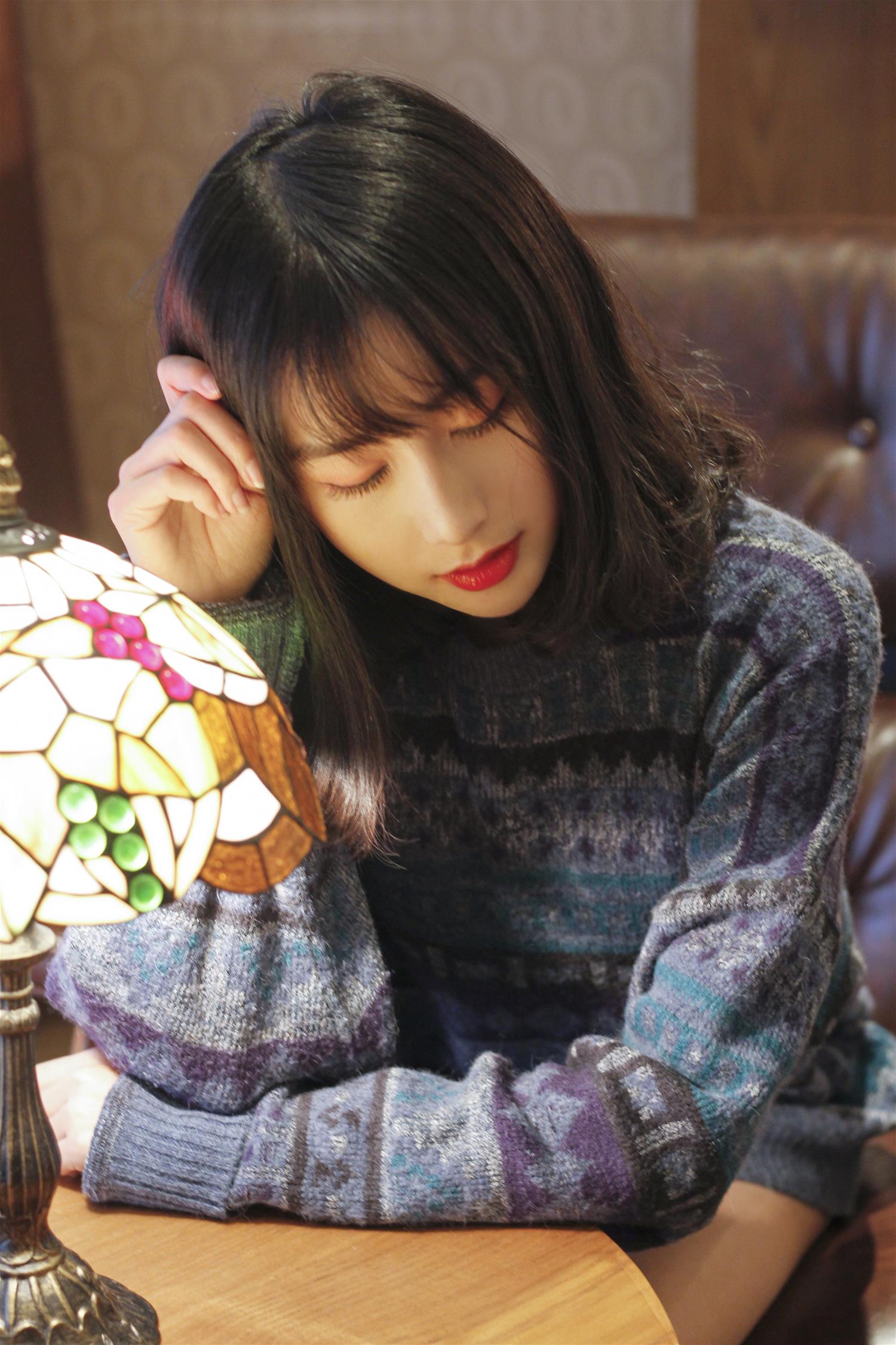 AAAyu阿玉 蓝色复古毛衣 [14P-132MB]