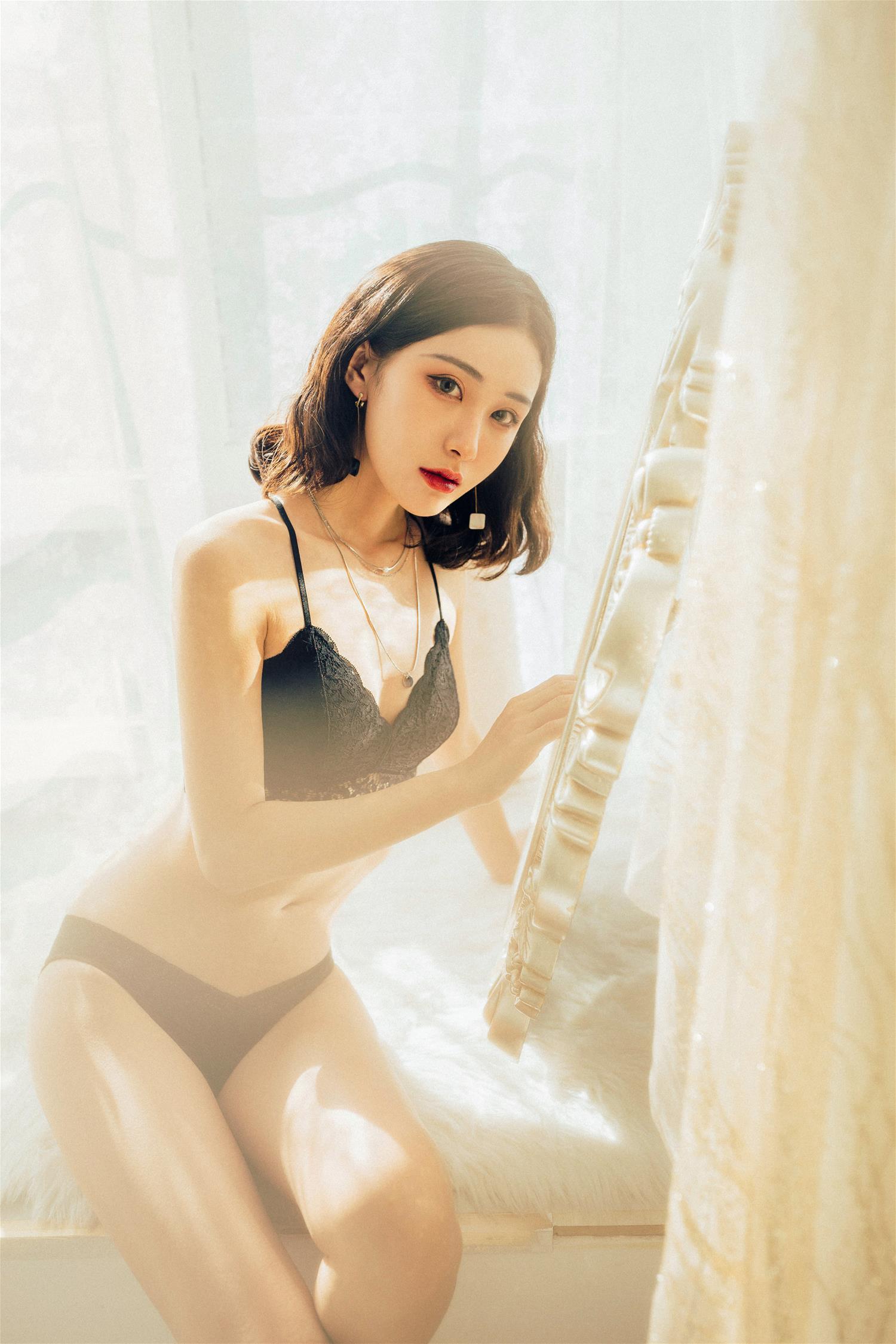 AAAyu阿玉 窗边的黑色蕾丝 [24P-199MB]