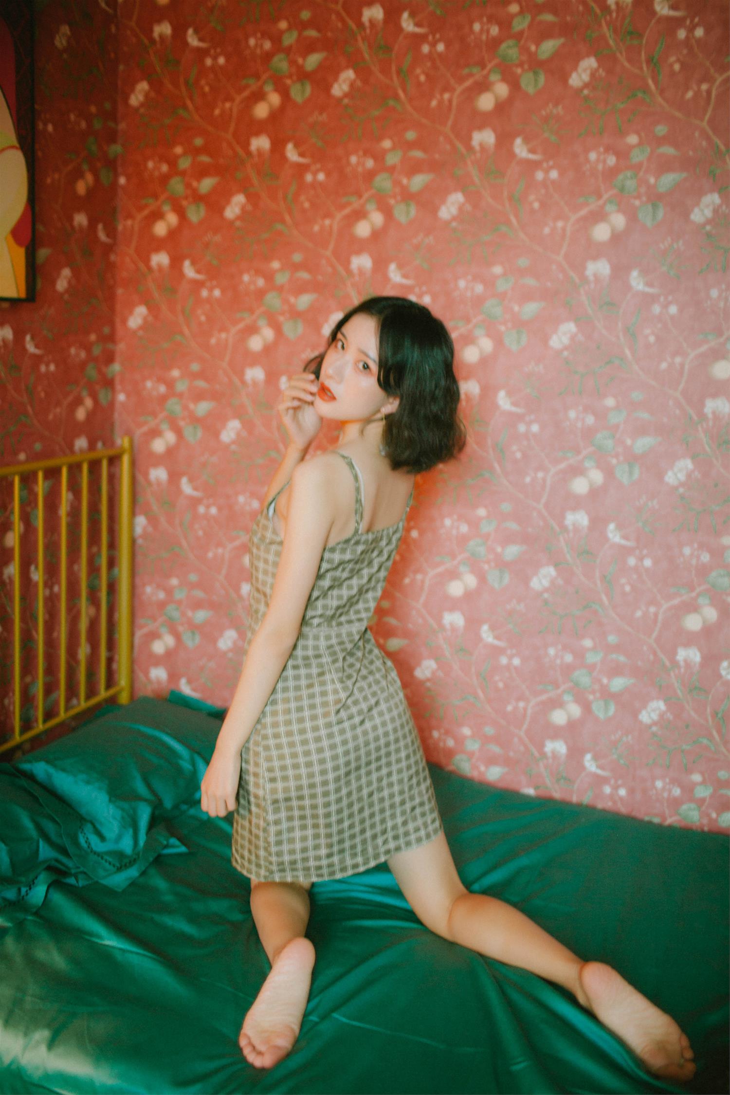 AAAyu阿玉 绿格子吊带裙 [10P-47MB]