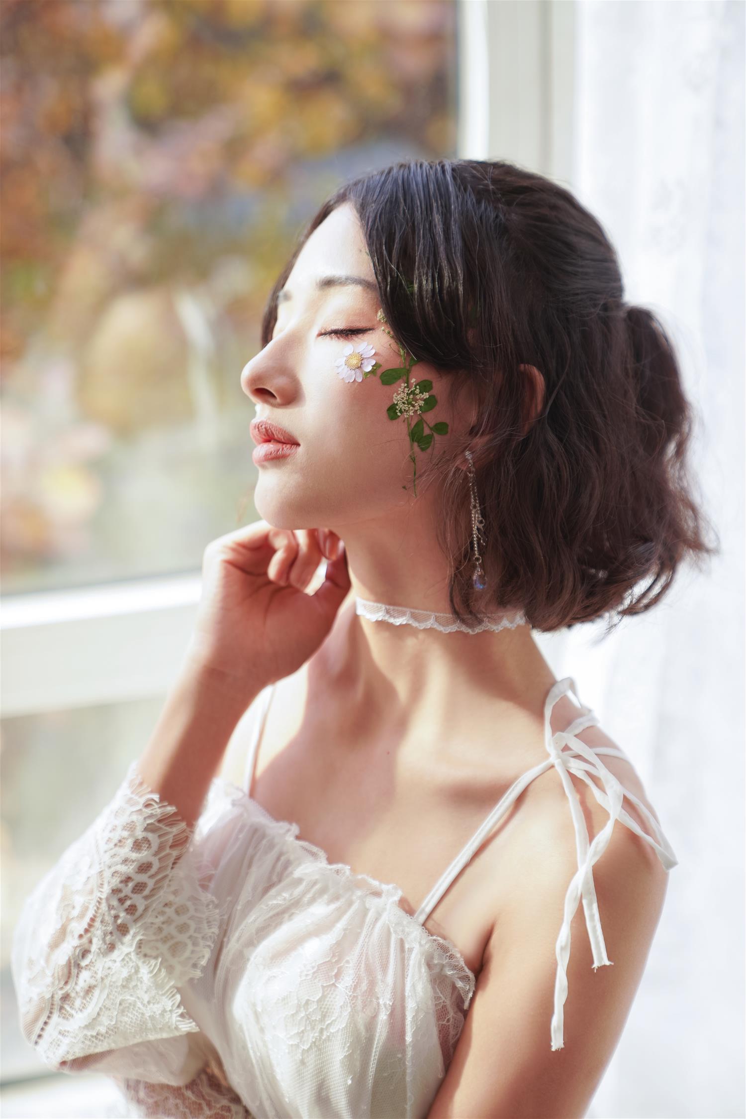 AAAyu阿玉 飘窗上的少女 [29P-665MB]