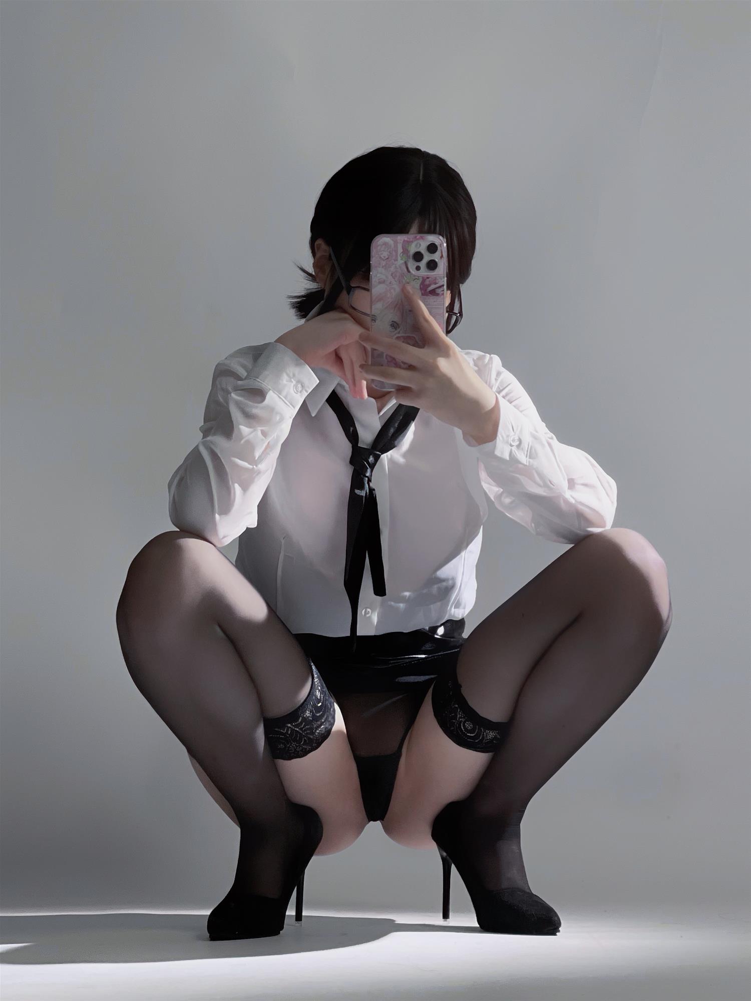 幼愛youmeko 黑丝眼镜OL [28P-87MB]