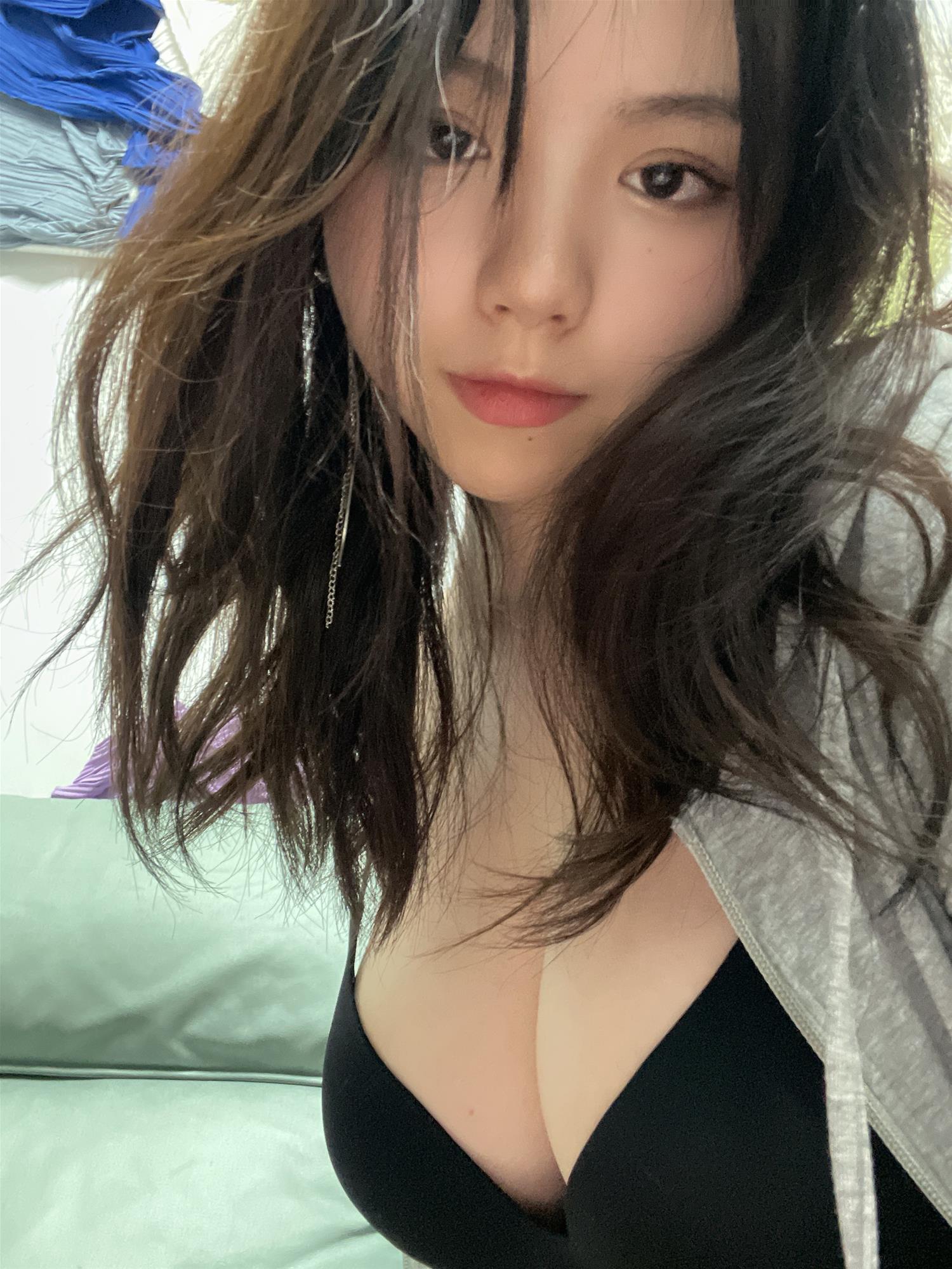 葱油饼er 灰色连帽衫 [16P-36MB]