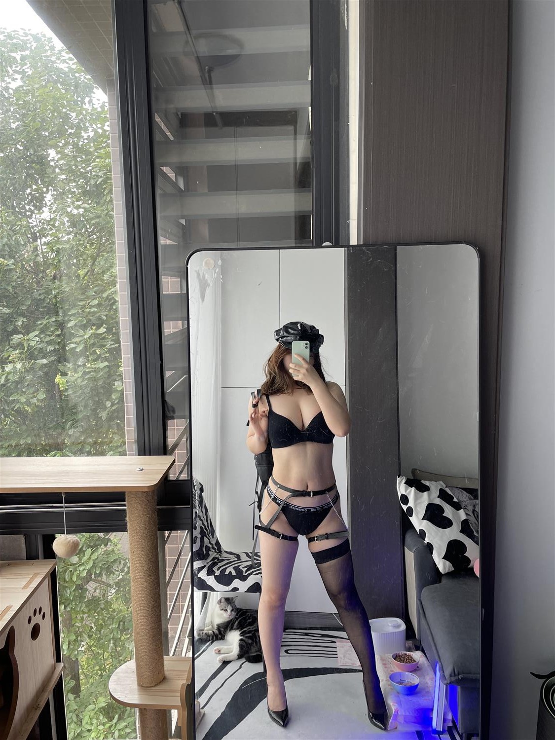 葱油饼er 黑与白 [13P-22MB]