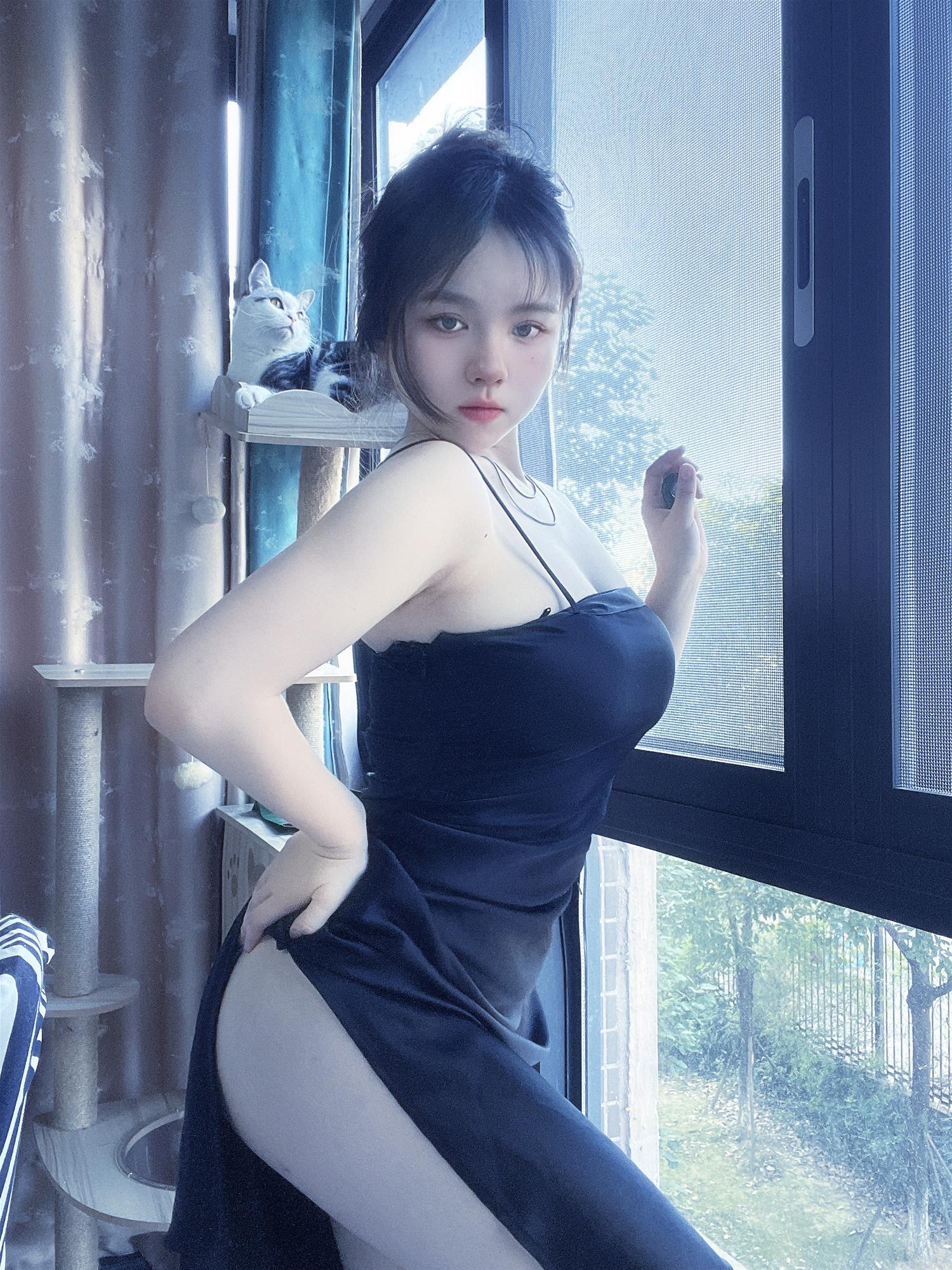 葱油饼er 黑色绸缎裙 [13P-47MB]