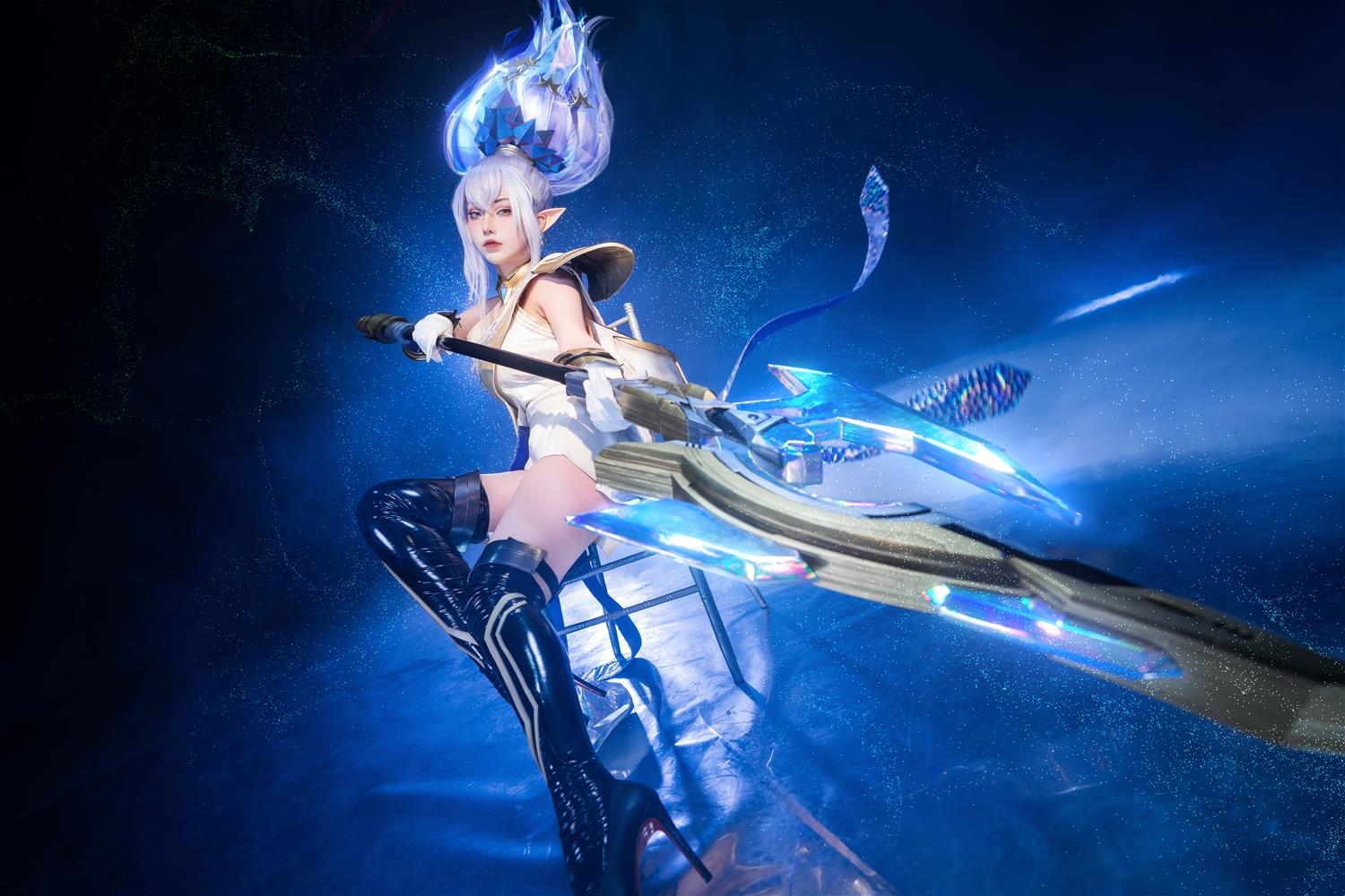 菌烨tako 23年1月至臻风女 [12P-253MB]