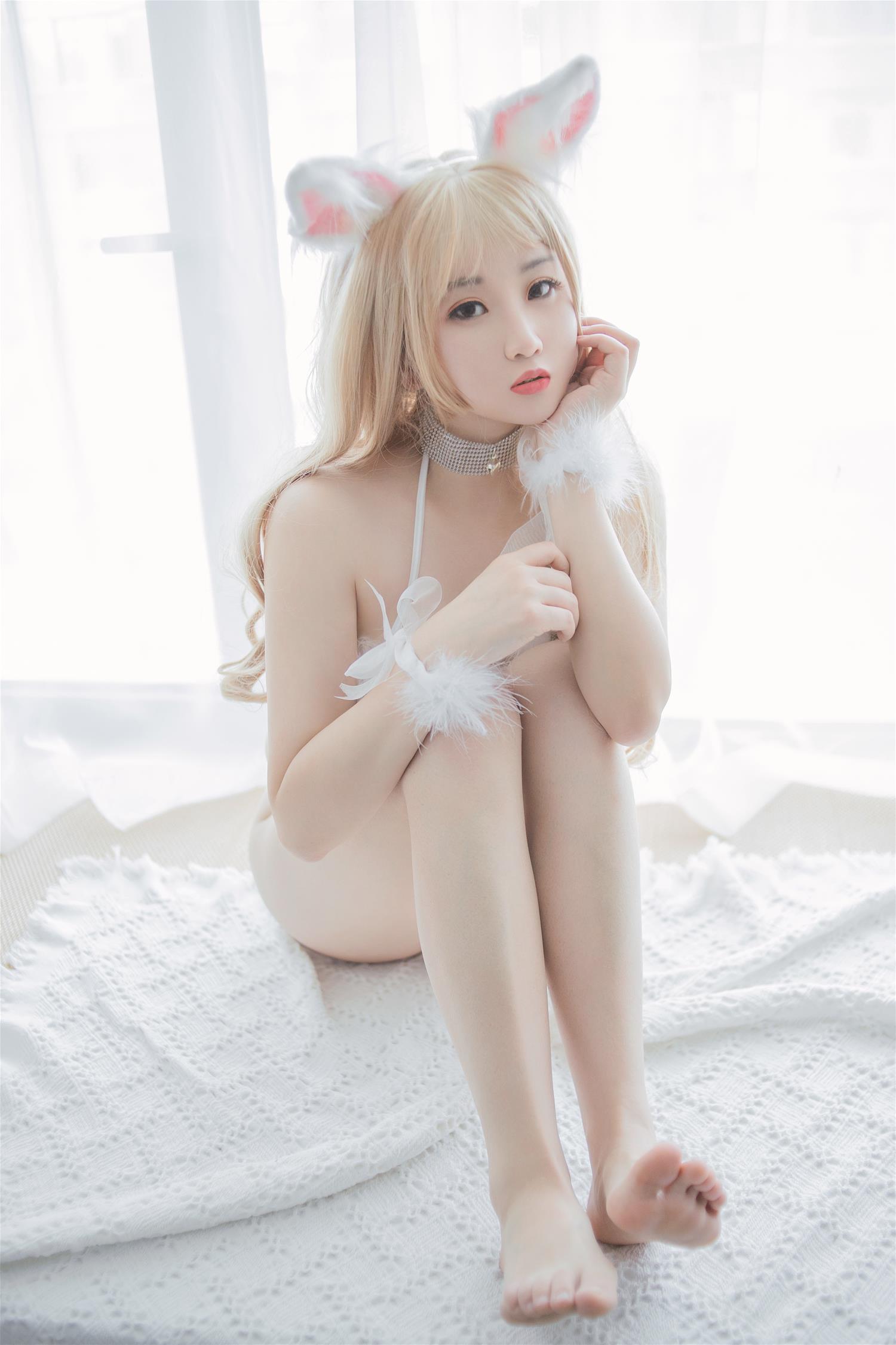 美美丘比酱 白色小猫咪 [12P-118MB]