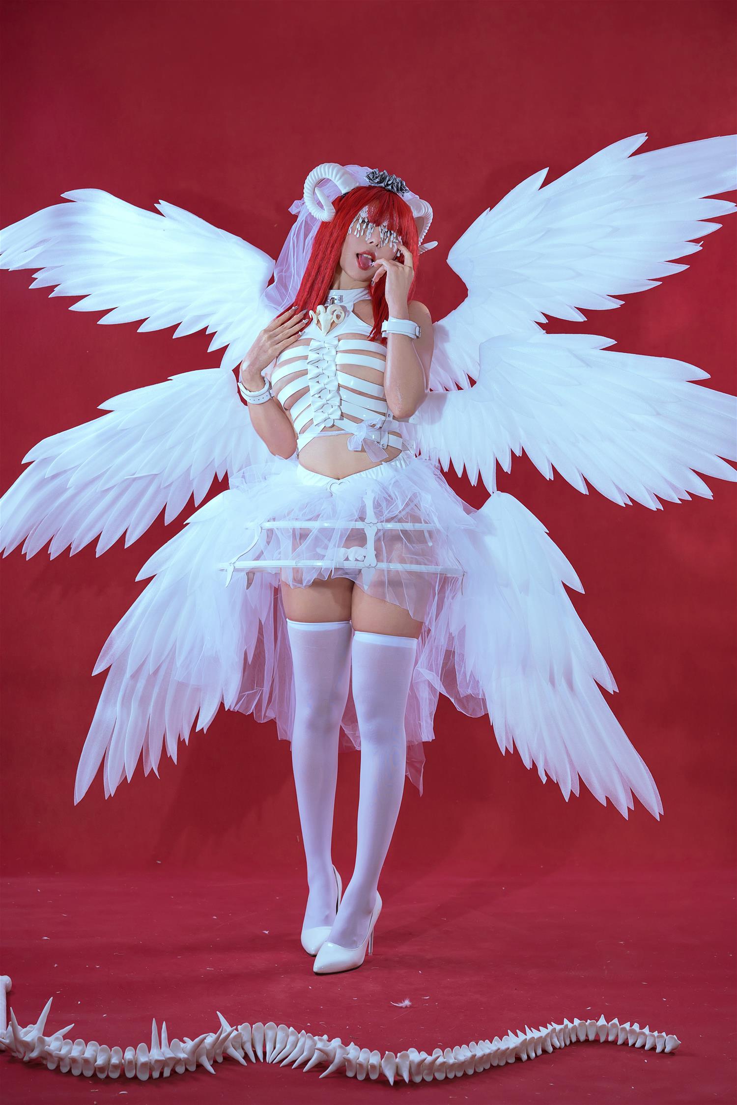 云溪溪 奶桃 萝斯莉莉斯 六翼炽天使 [24P-241MB]