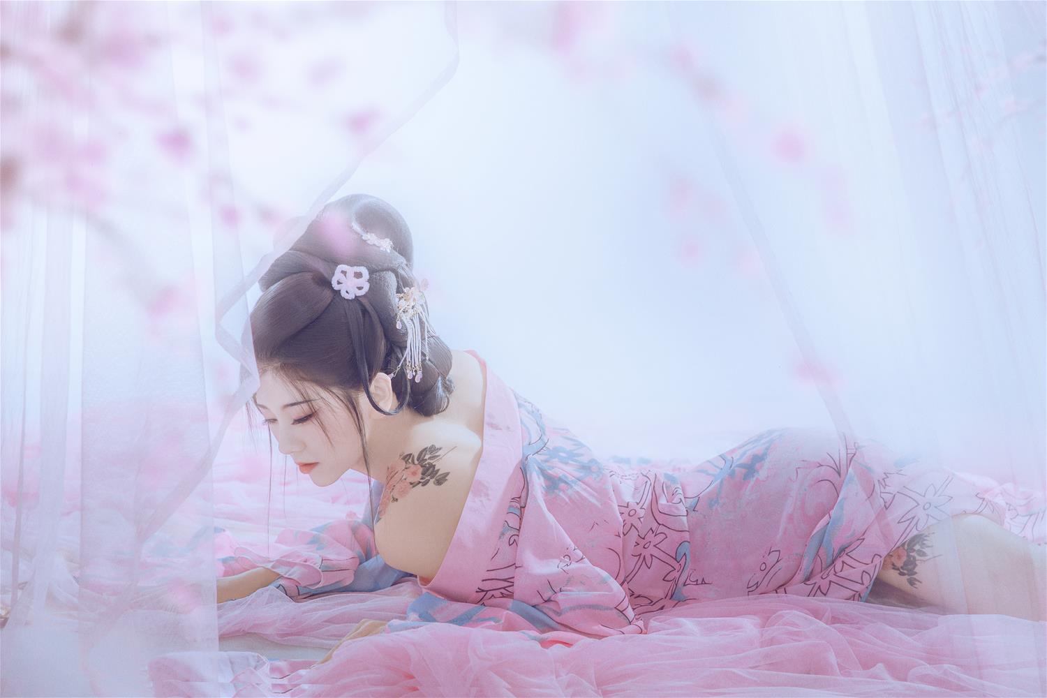 芳年华月 [18P-221MB]