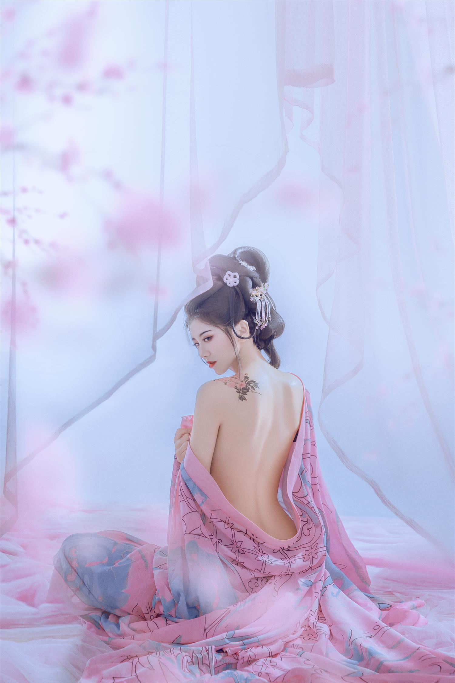 芳年华月 [18P-221MB]