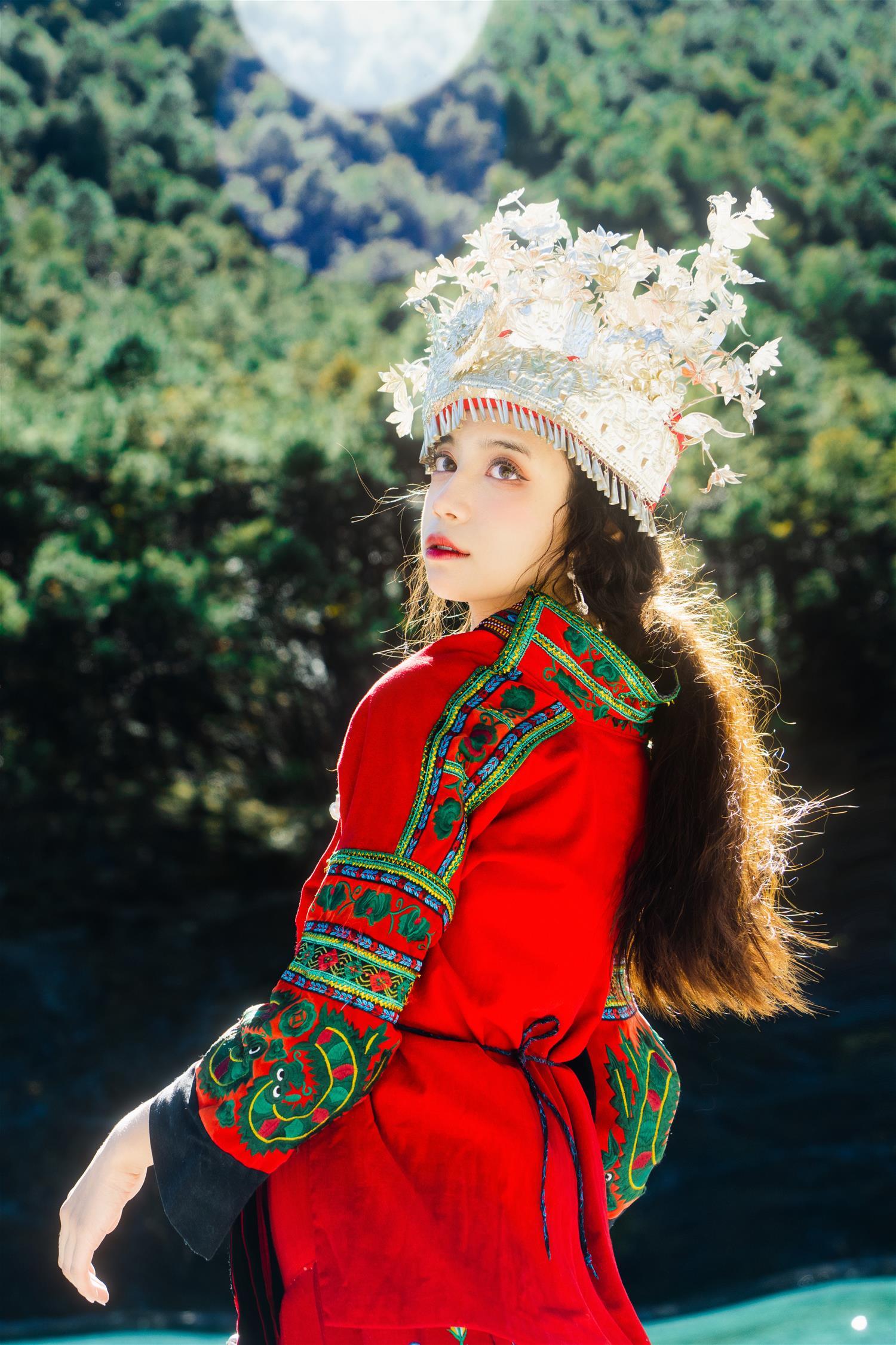 贰加六 蓝月谷少女 [20P-195MB]