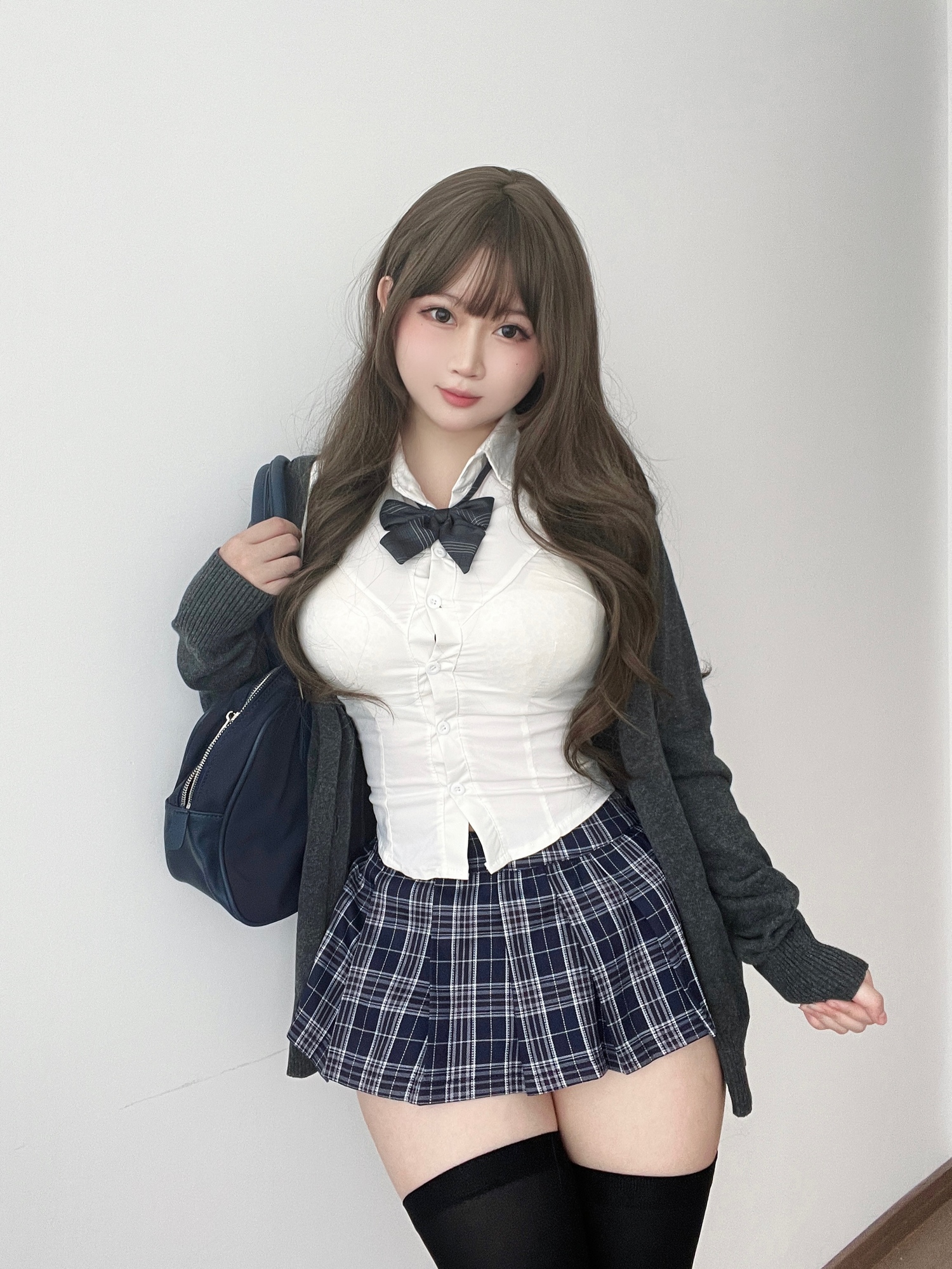 是依酱吖 学姐的日常 [35P3V-993MB]