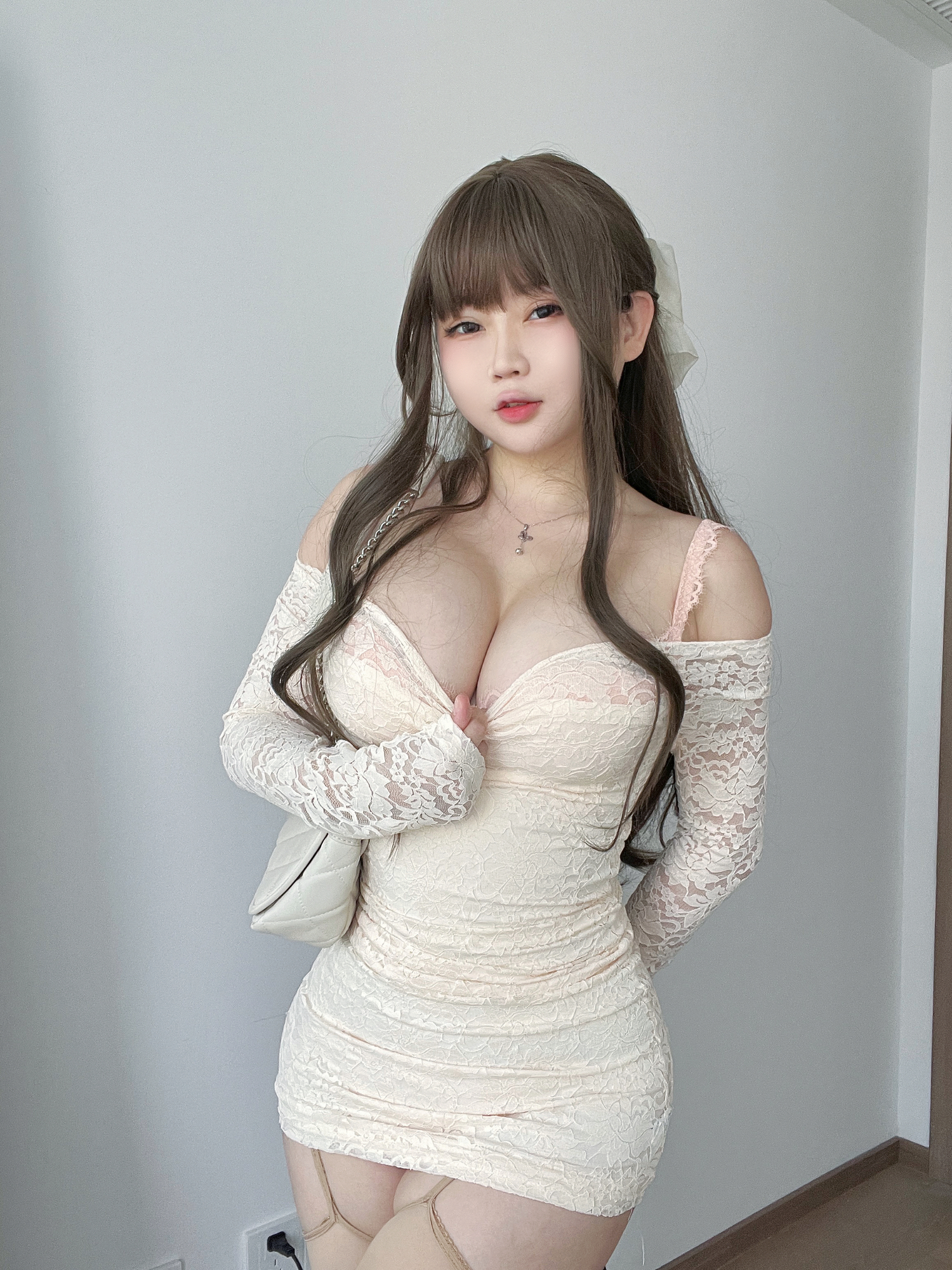 是依酱吖 学姐约会日 [30P4V-972MB]