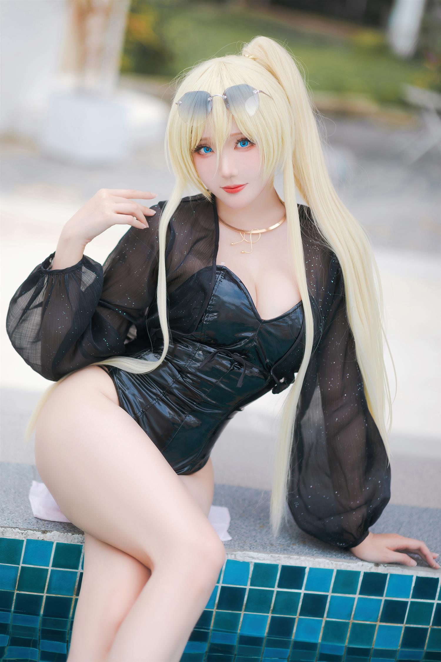 瓜希酱 俾斯麦 泳装 [20P-67MB]