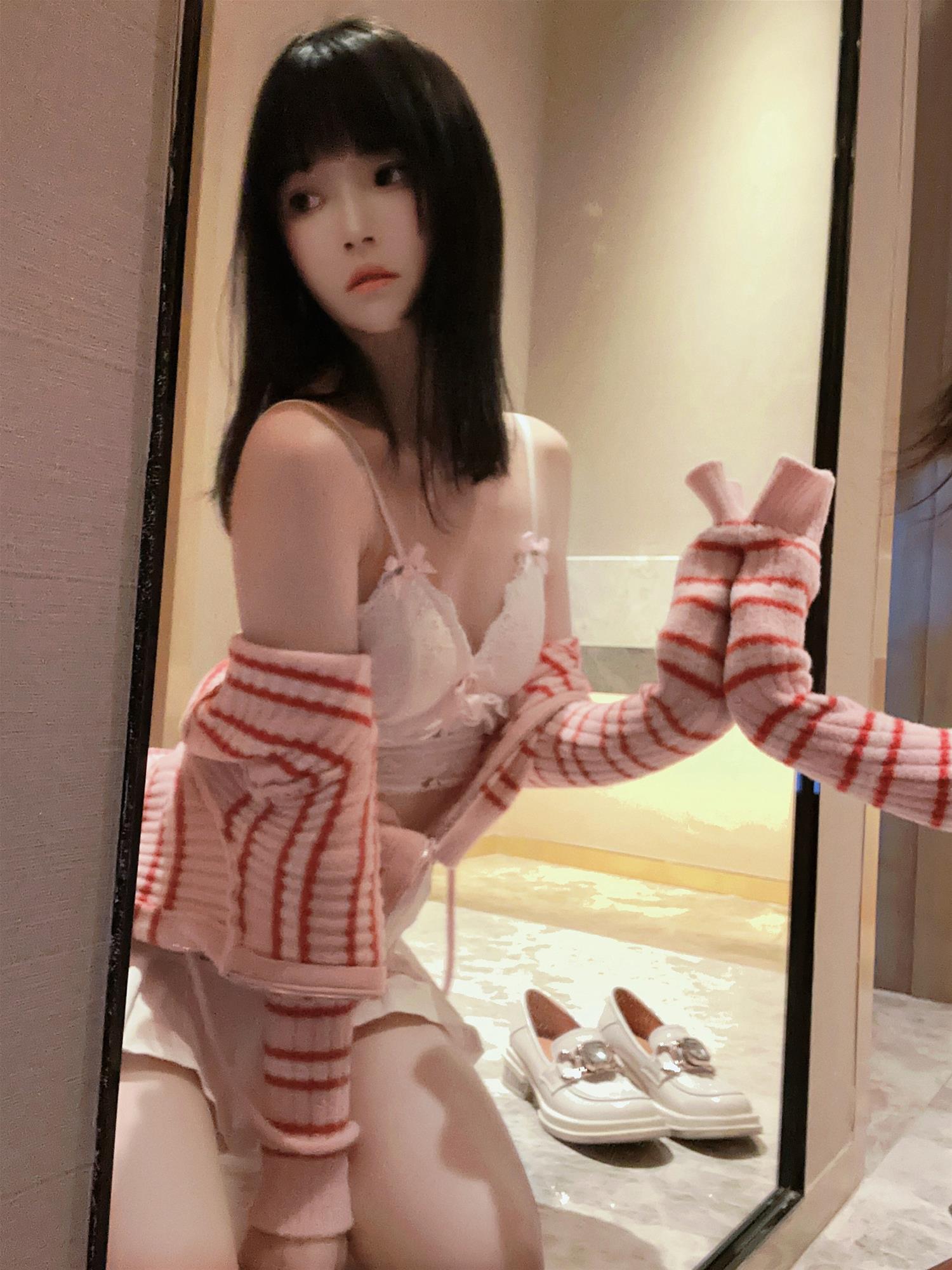 桜桃喵 条纹毛衣 [22P-98MB]