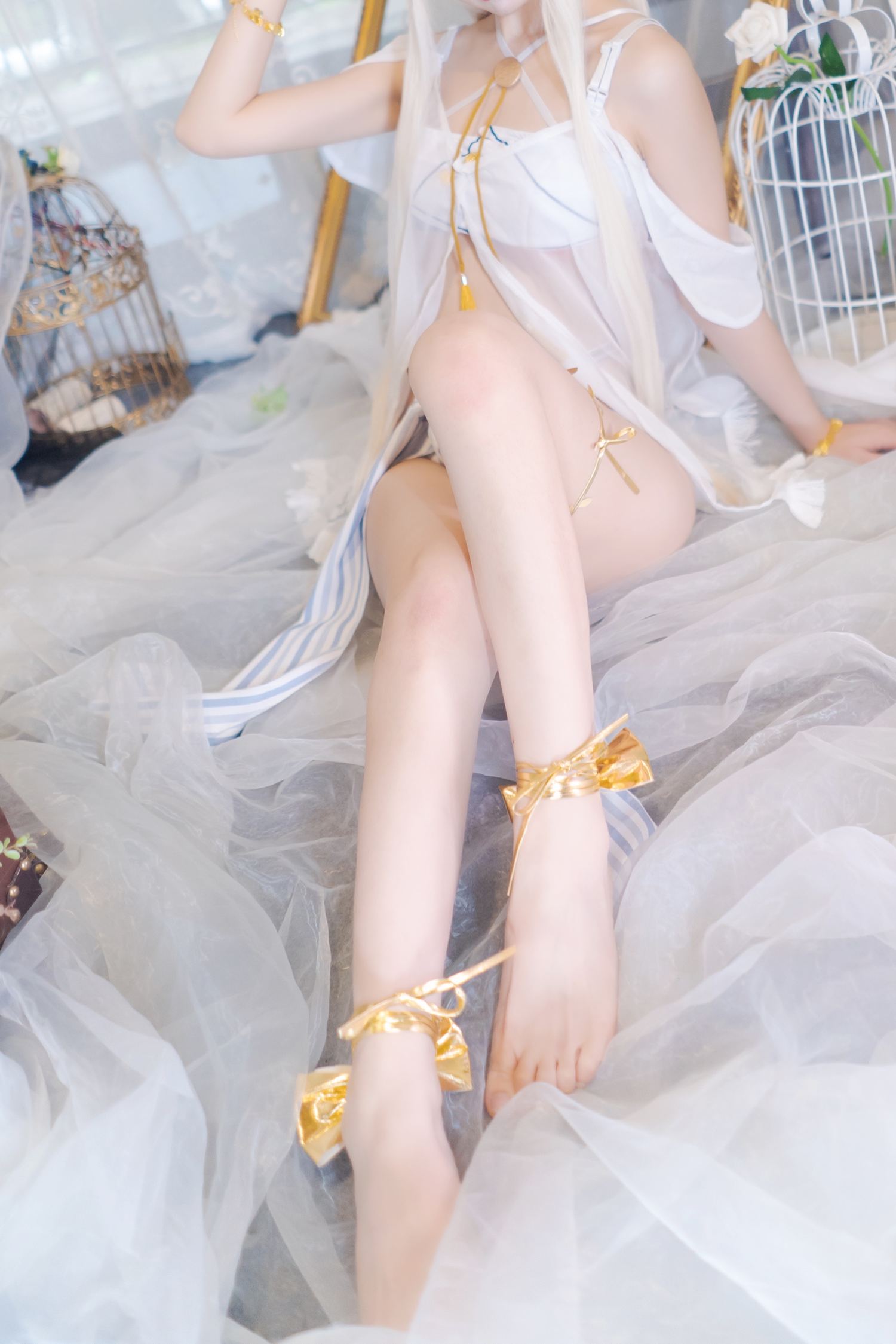 Coser衣衣 - 白金泳装 [30P]