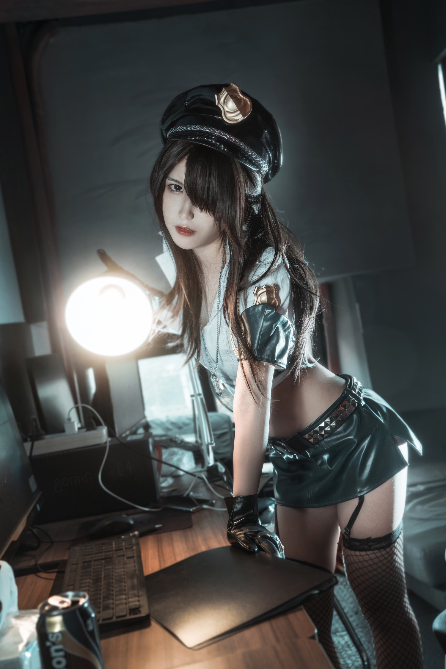 枸名 - 审讯官 [22P]