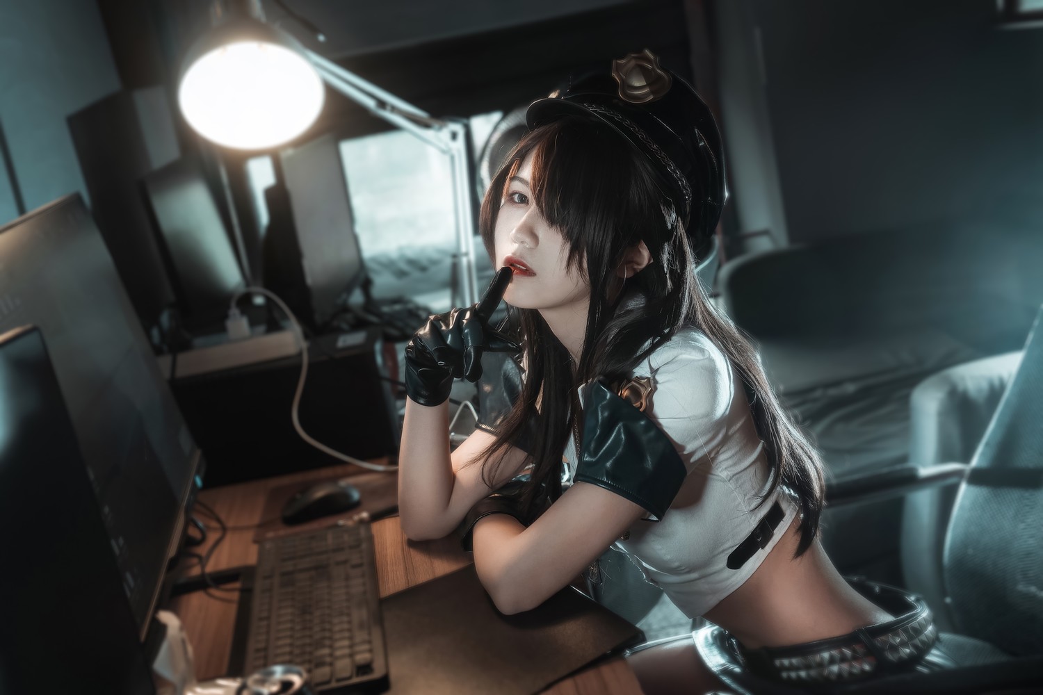 枸名 - 审讯官 [22P]