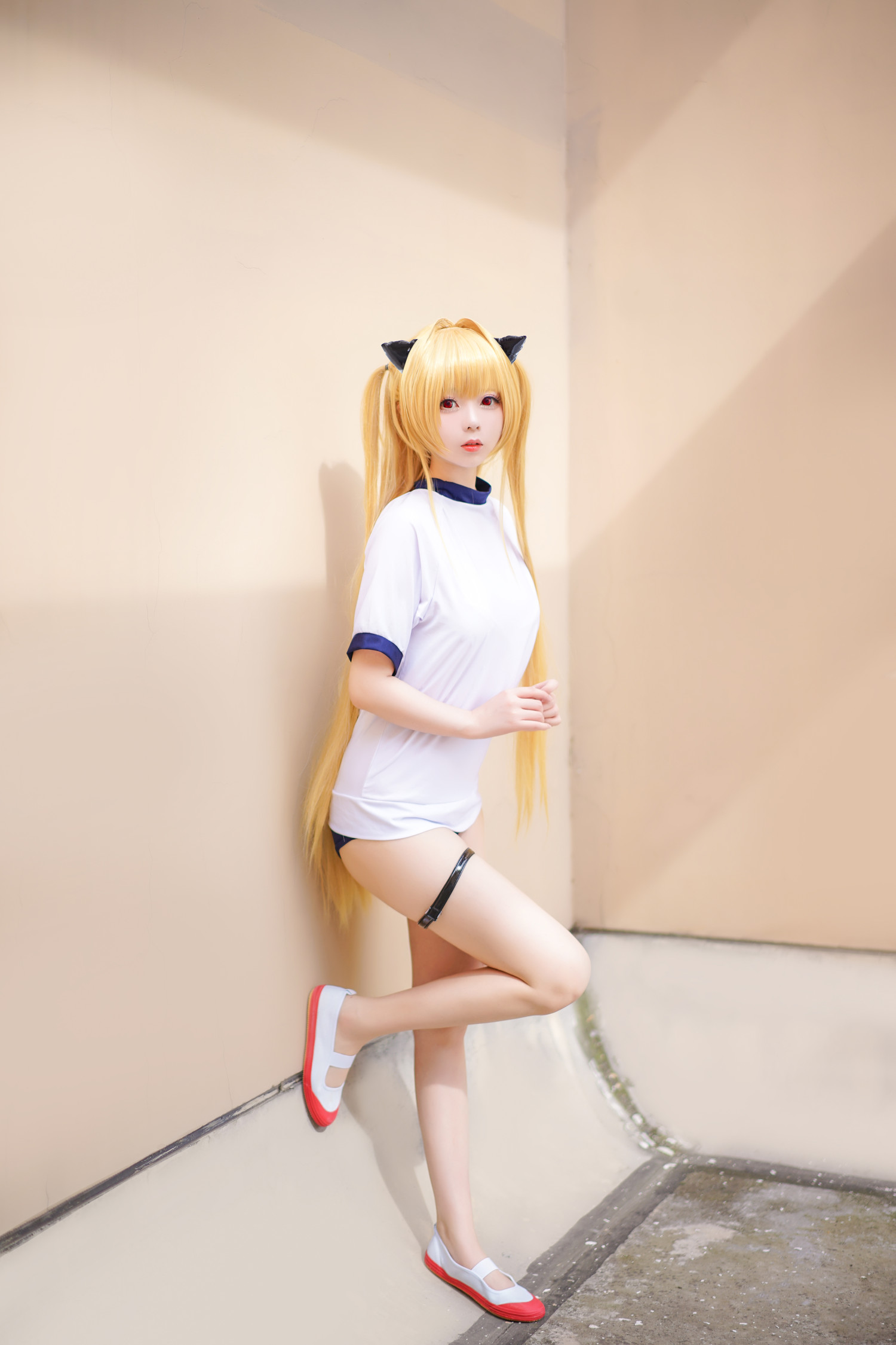 嶋葵 – 金色暗影体操服 [41P]