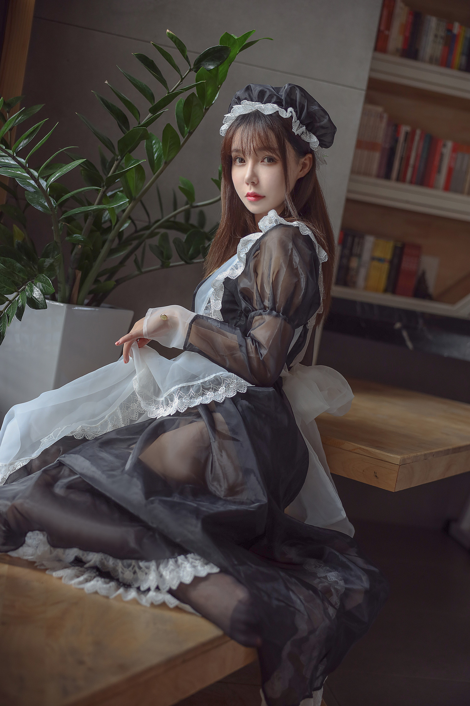 亚马逊鲶鱼 - 黑色透明女仆 [33P]