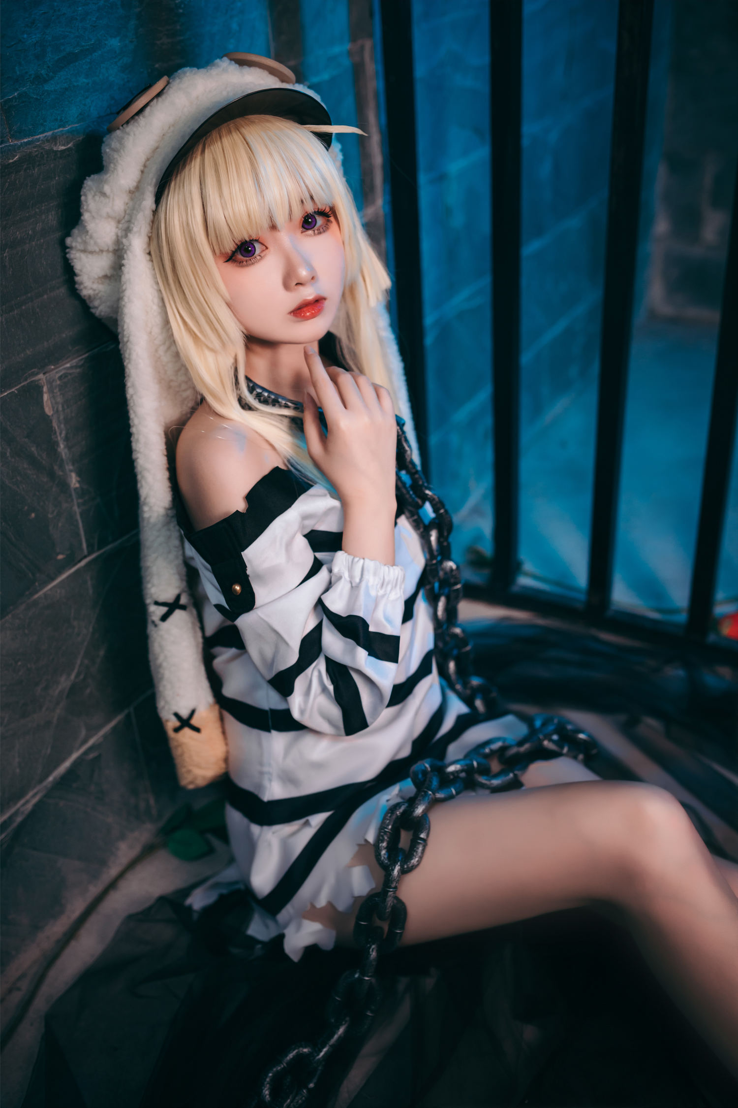 嶋葵 - 威严囚牢里的危险兔 [40P]