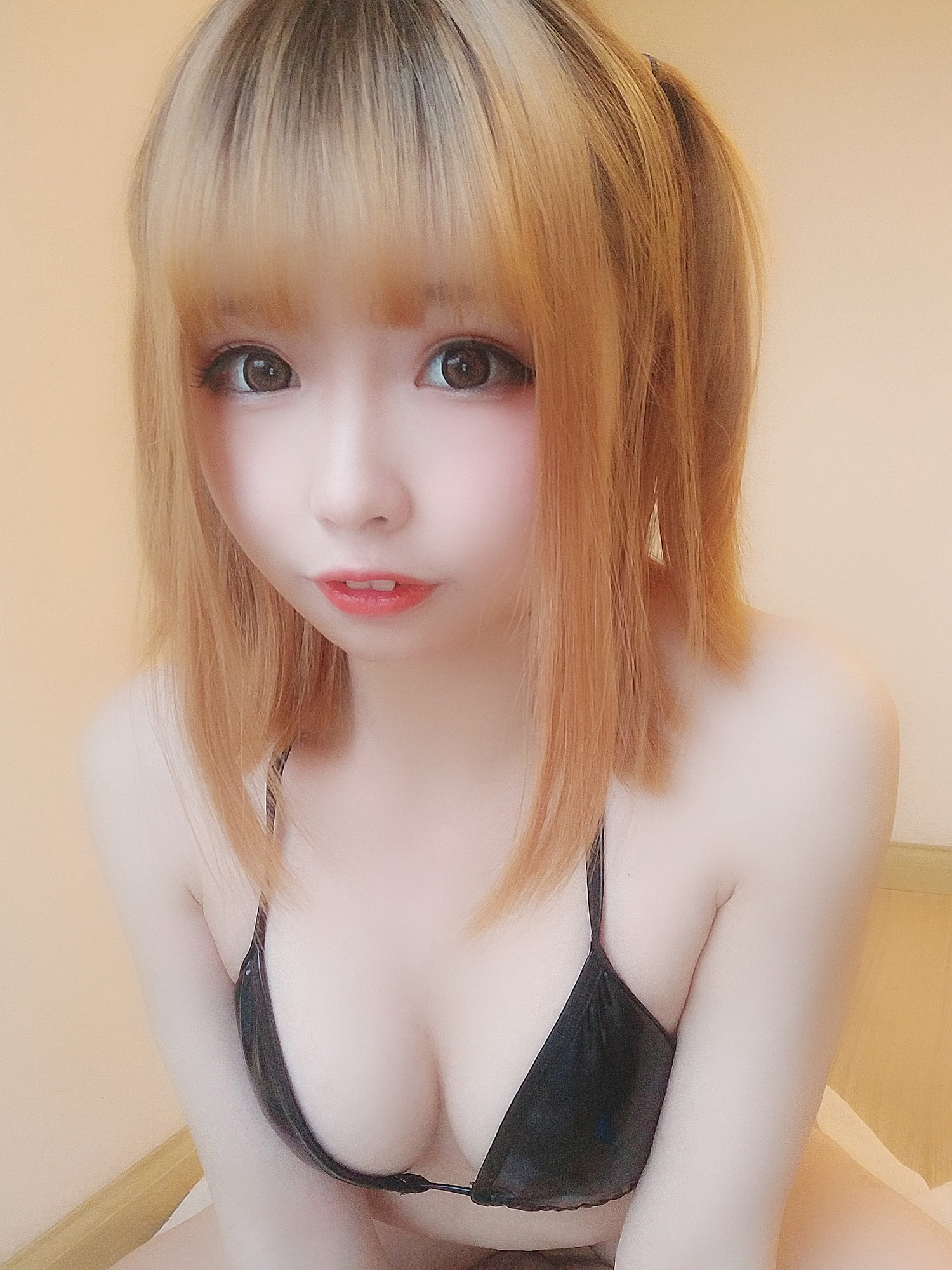 十万珍吱伏特 - 比基尼自拍 [27P]