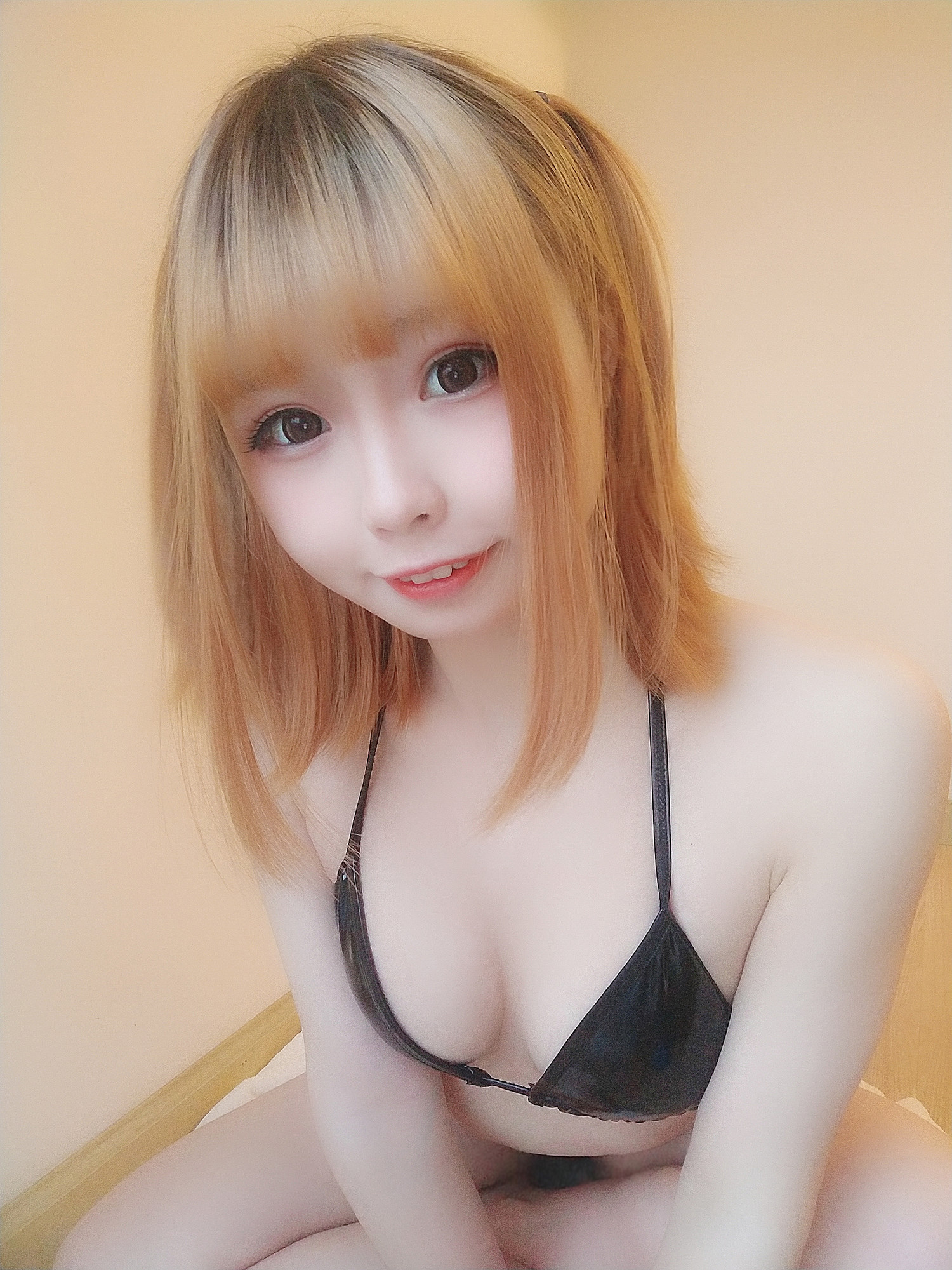 十万珍吱伏特 - 比基尼自拍 [27P]