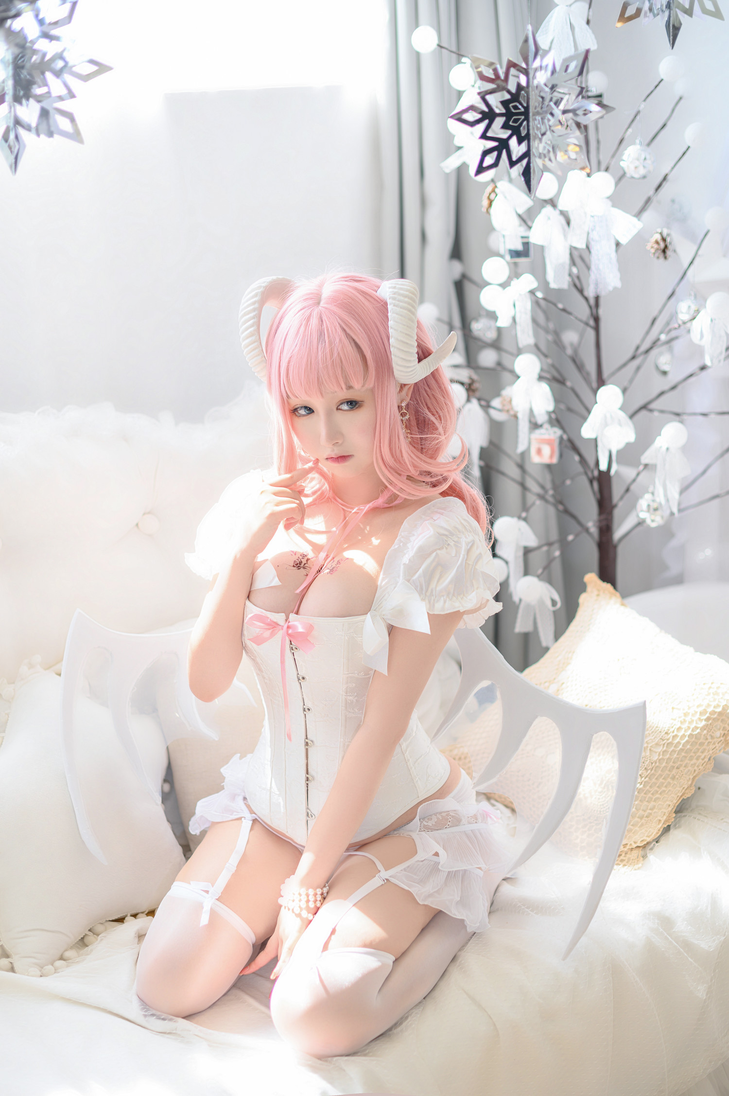 Paki酱 - 白色恶魔 [45P]