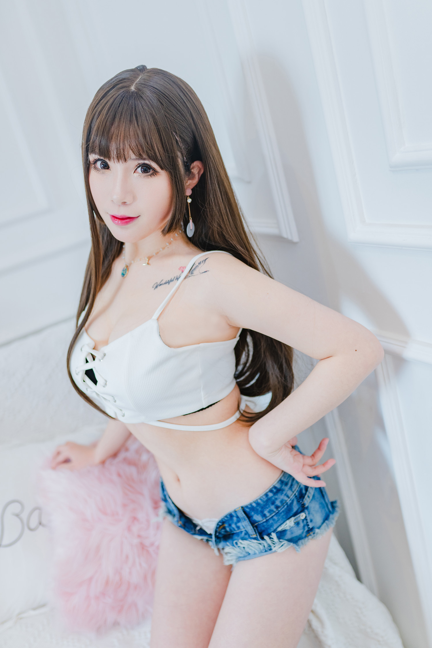 羊大真人 – 牛仔短裤 [23P]