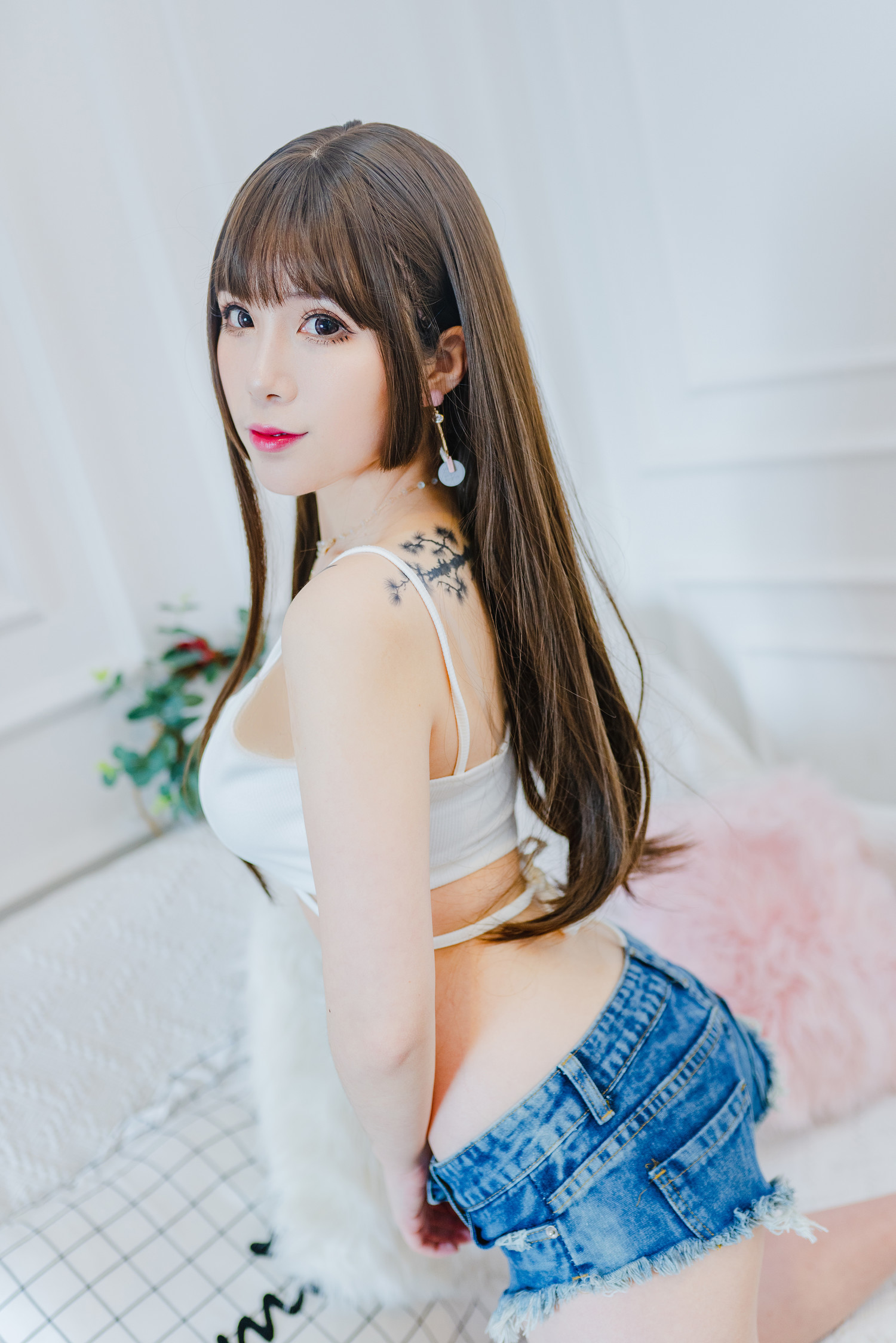 羊大真人 - 牛仔短裤 [23P]