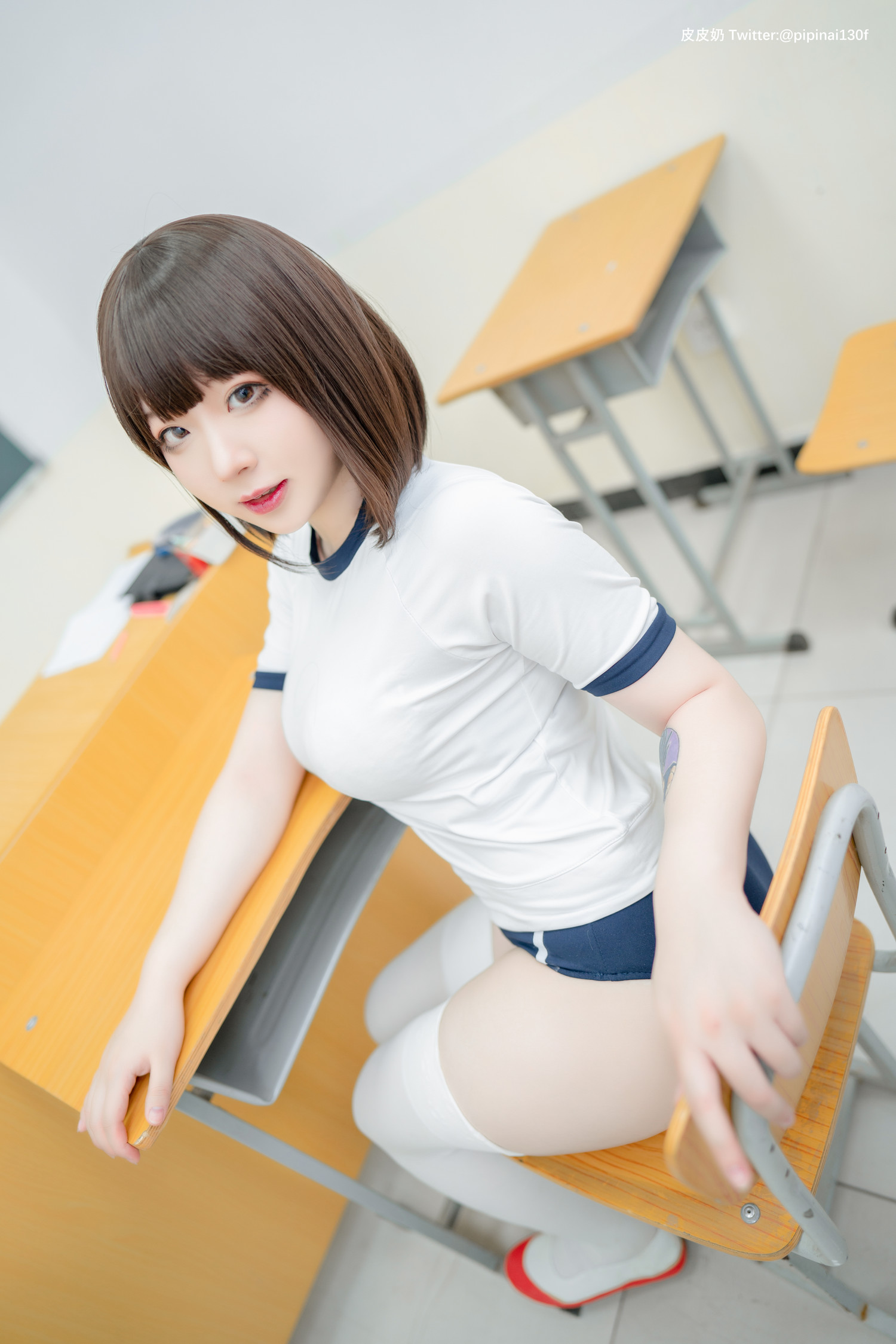 皮皮奶 – 体育课 [50P]