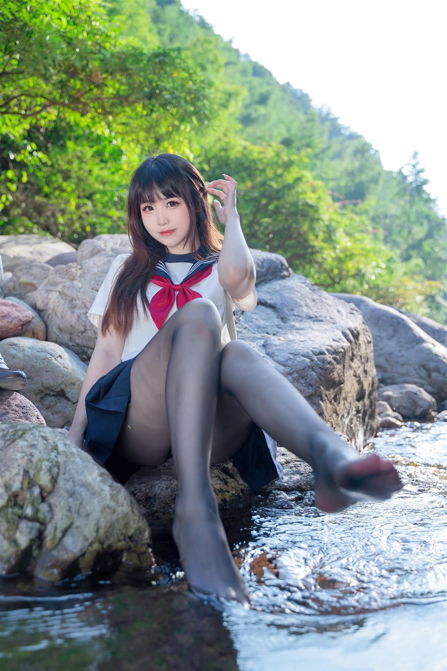 miko酱ww 小小溪流 [24P1V-121MB]