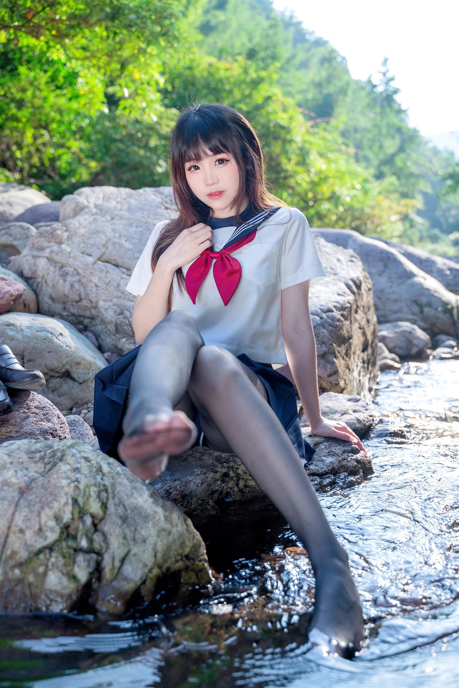 miko酱ww 小小溪流 [24P1V-121MB]