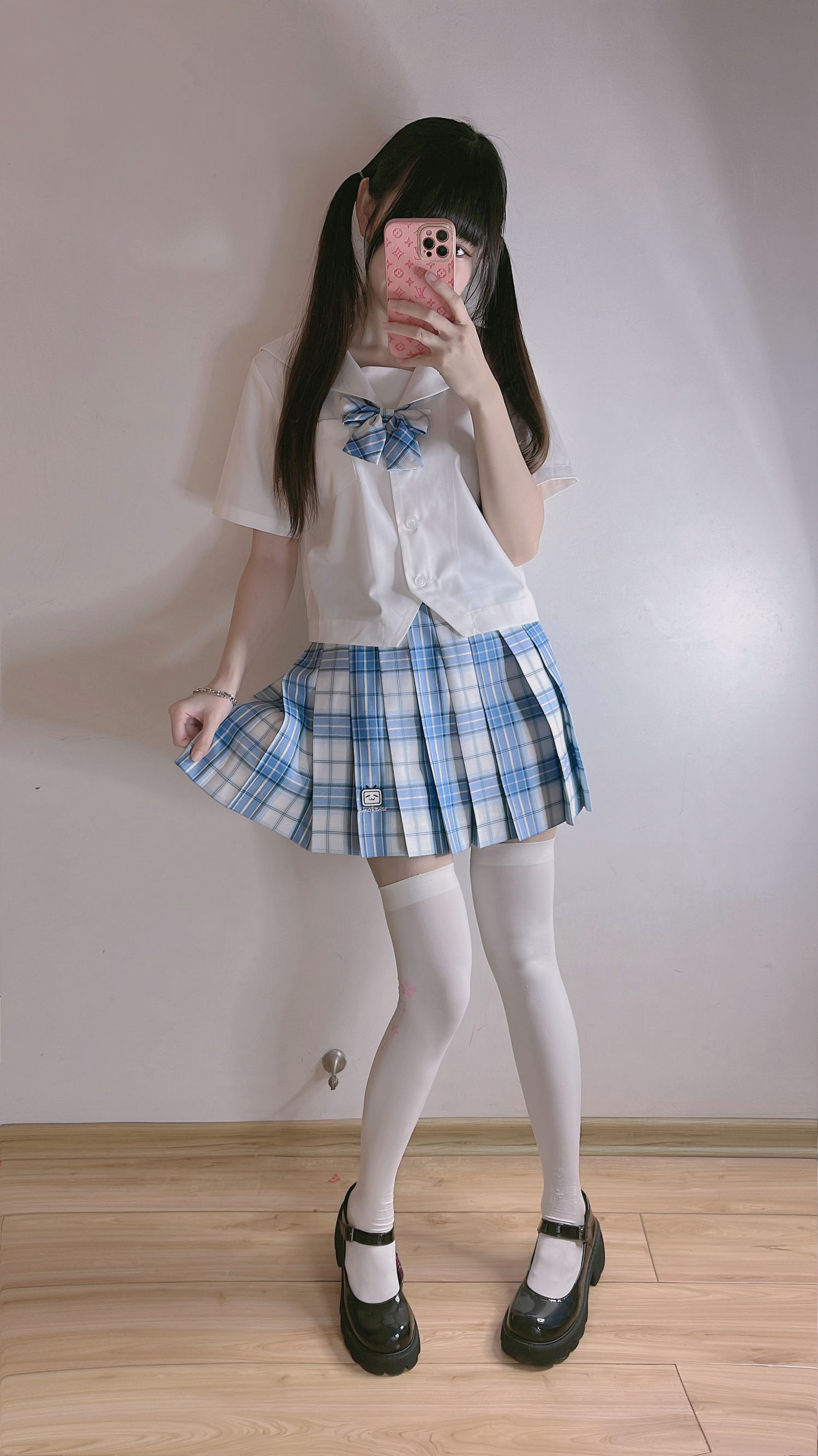 miko酱ww 自拍系列mikoの白丝02 [225P-1.57GB]