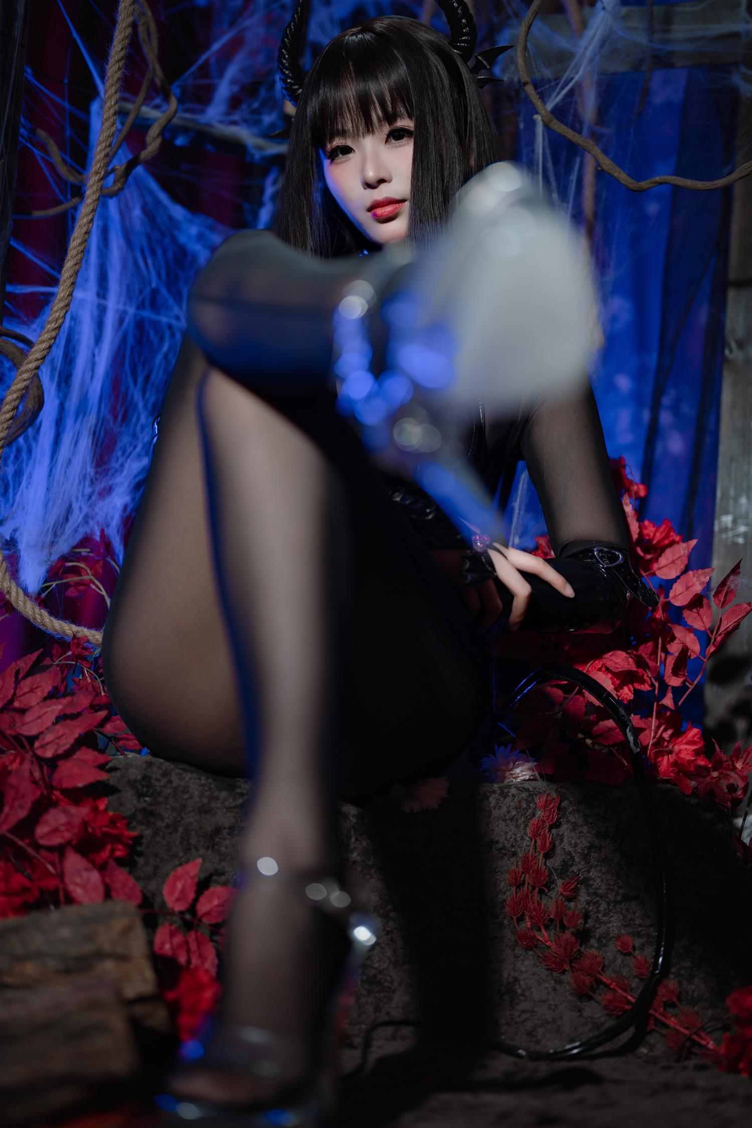 轩萧学姐 万圣节魅魔 [124P1V-705MB]