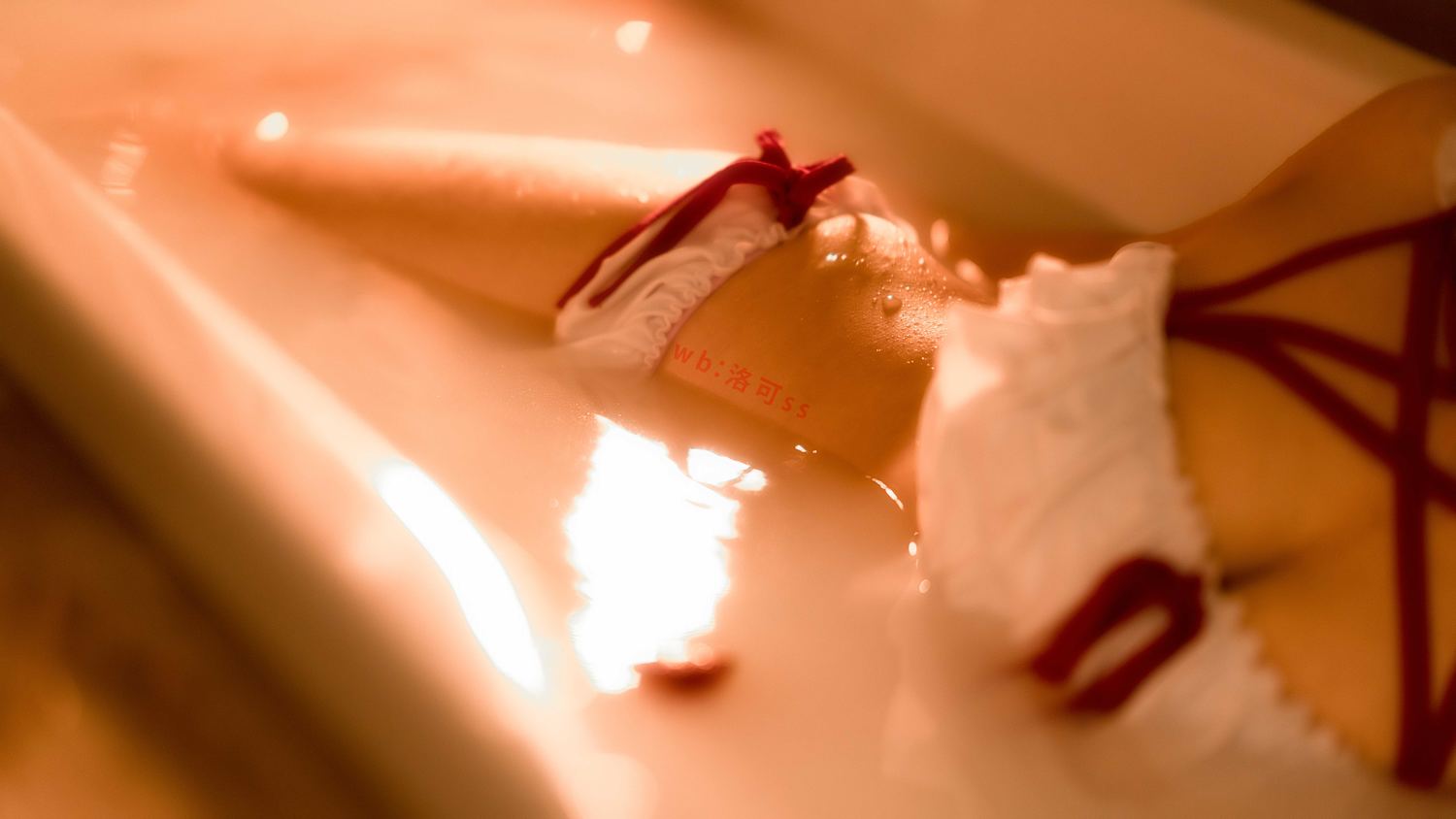 洛可ss 粉色泳衣 [33P-395MB]