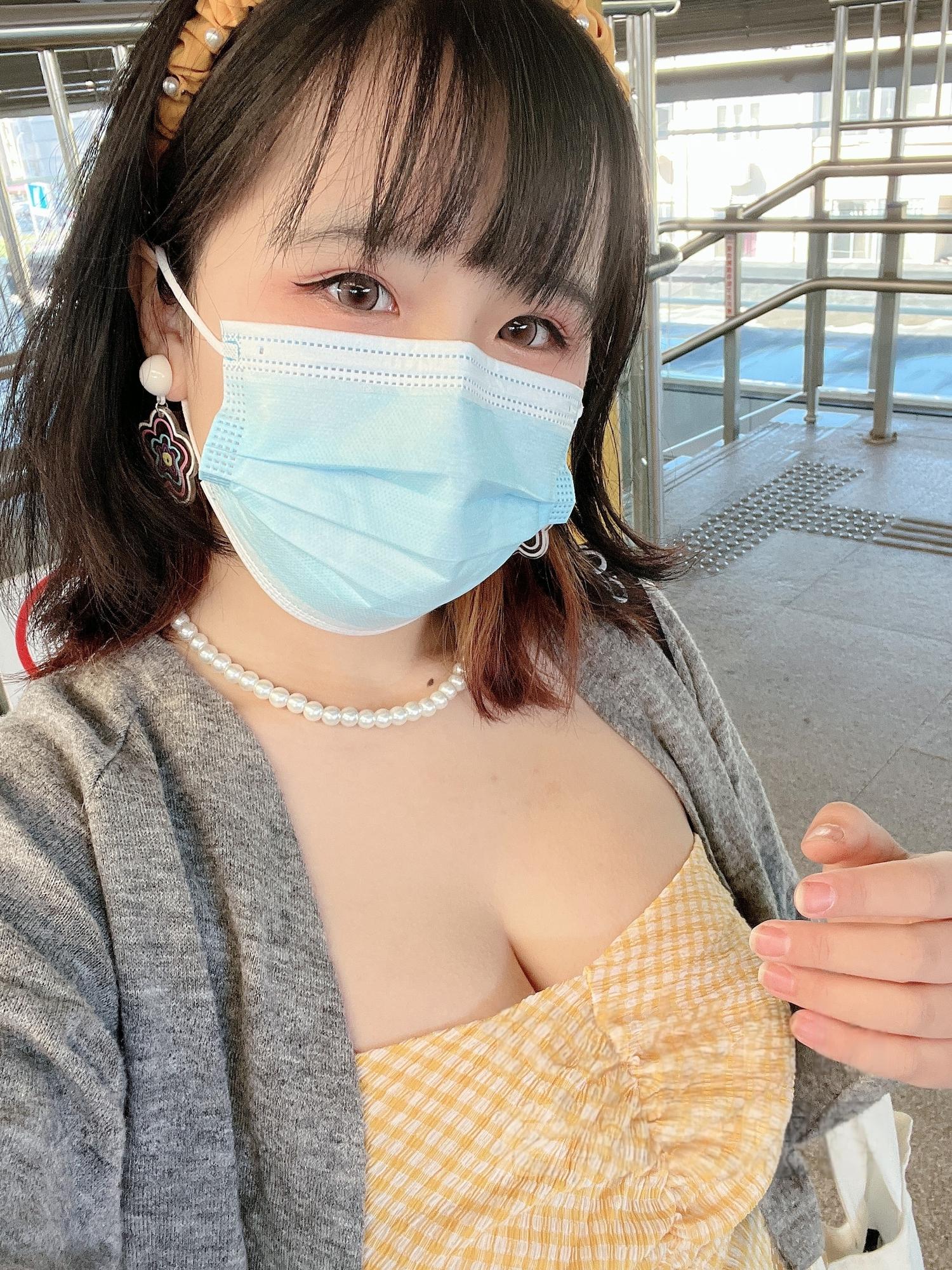 阿半今天很开心 黄色抹胸 [68P1V-512MB]