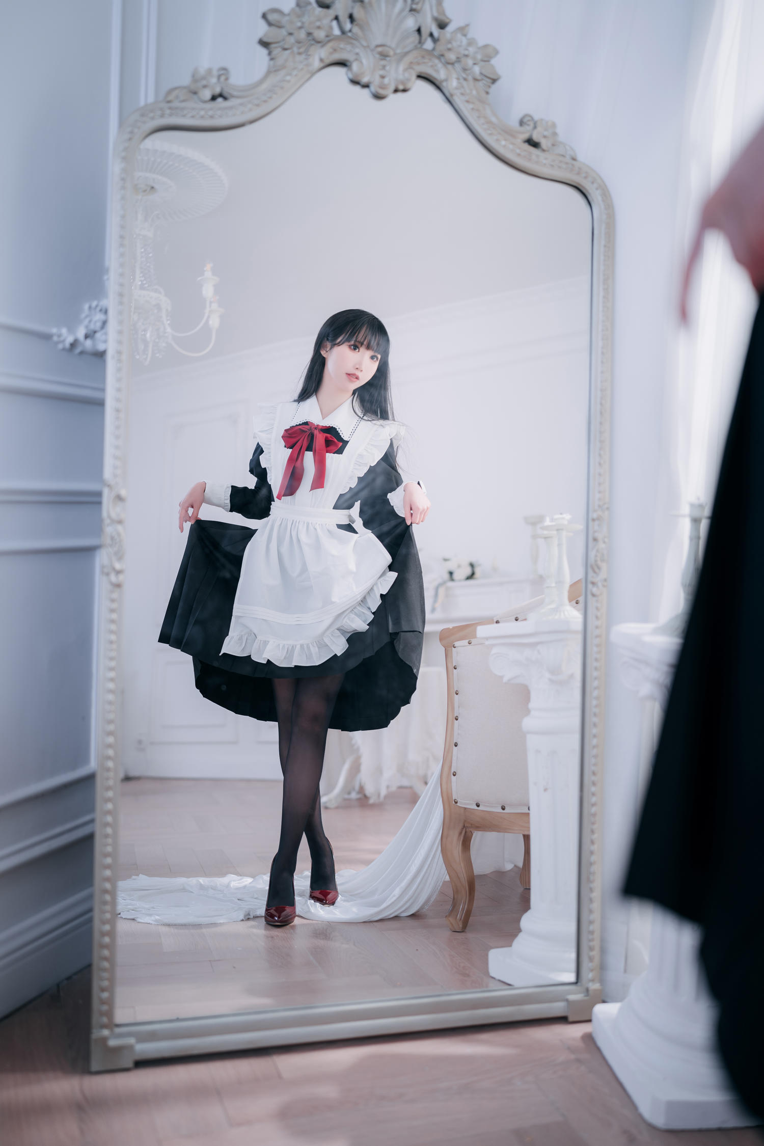 Coser面饼仙儿 红高跟女仆 [30P-247MB]