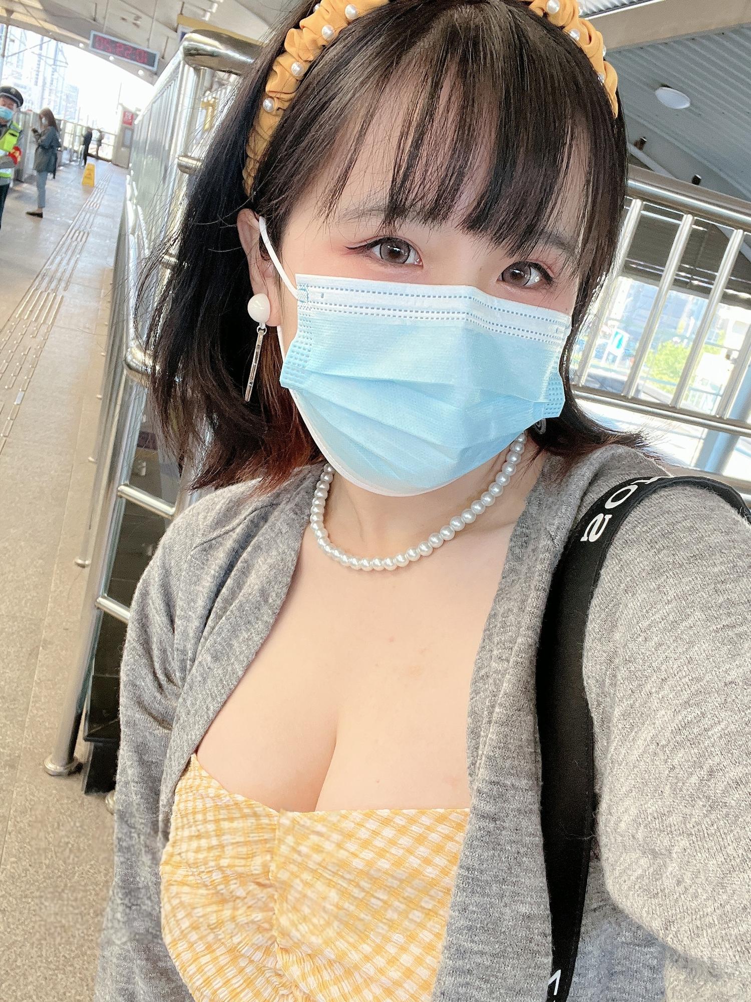 阿半今天很开心 黄色抹胸 [68P1V-512MB]