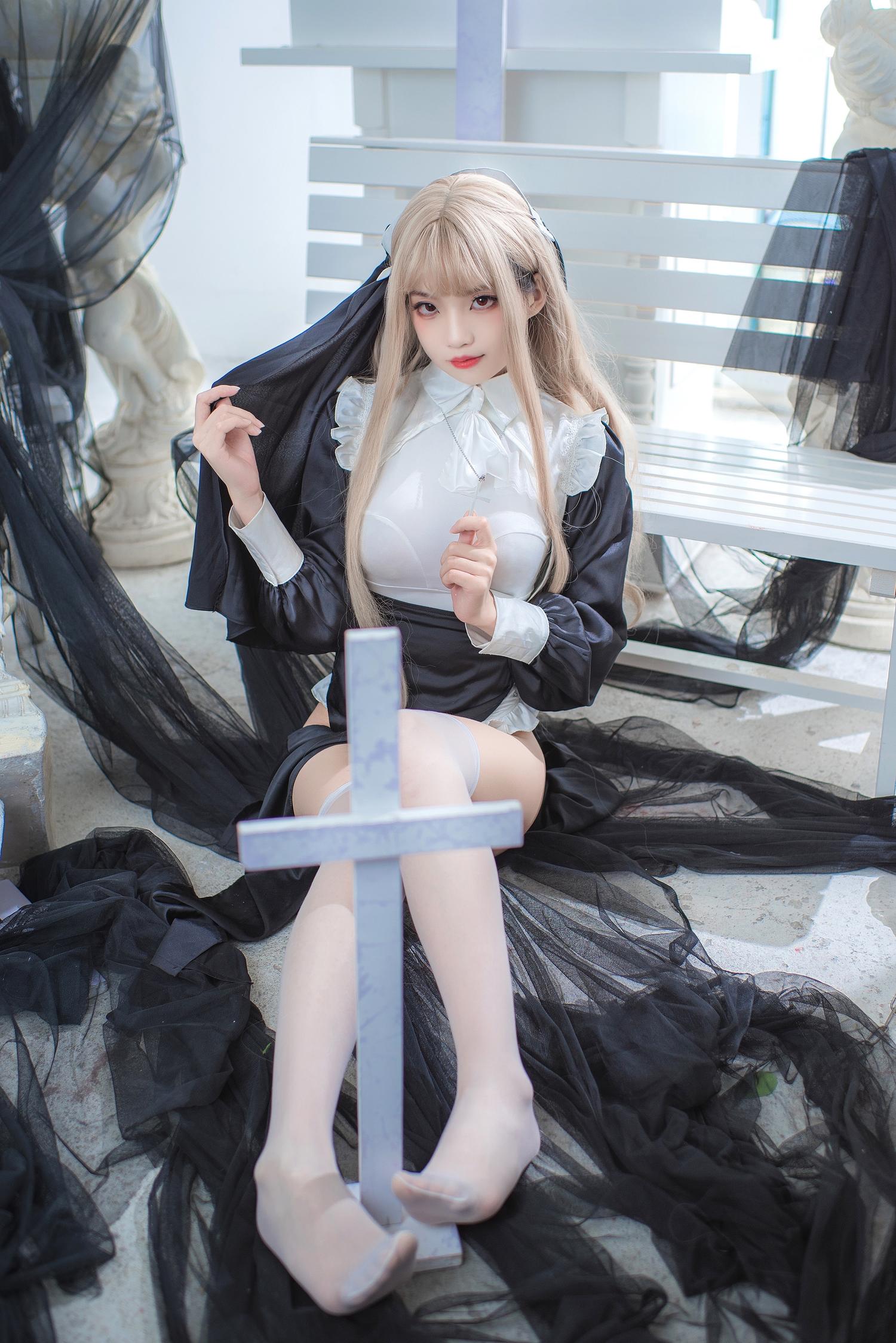 狐玖玖 修女 [24P-166MB]