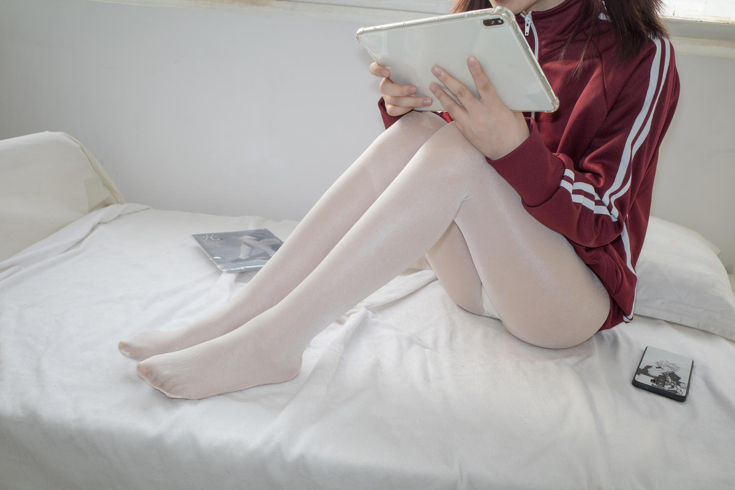 森萝财团 内部-010 小夜 40D闪闪舍宾袜 [79P1V-3.68GB]