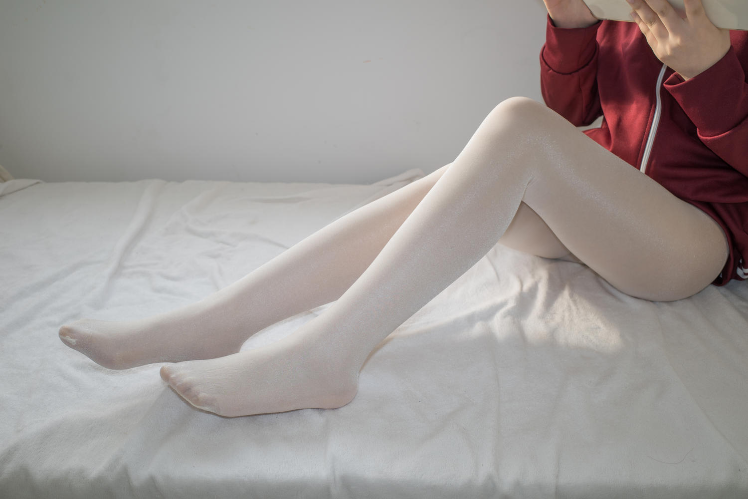 森萝财团 内部-010 小夜 40D闪闪舍宾袜 [79P1V-3.68GB]