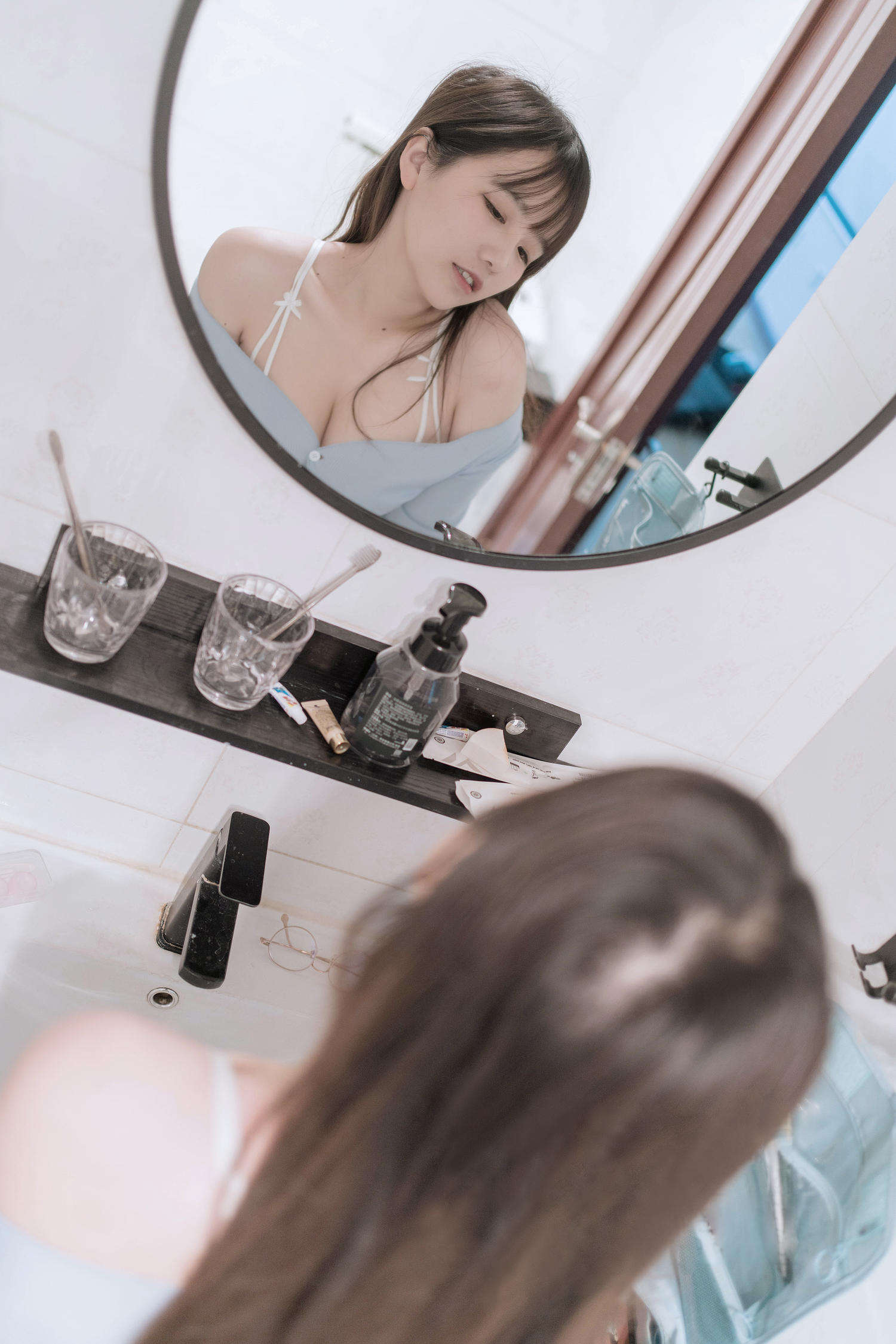 阿半今天很开心 住在隔壁的太太 [37P-359MB]