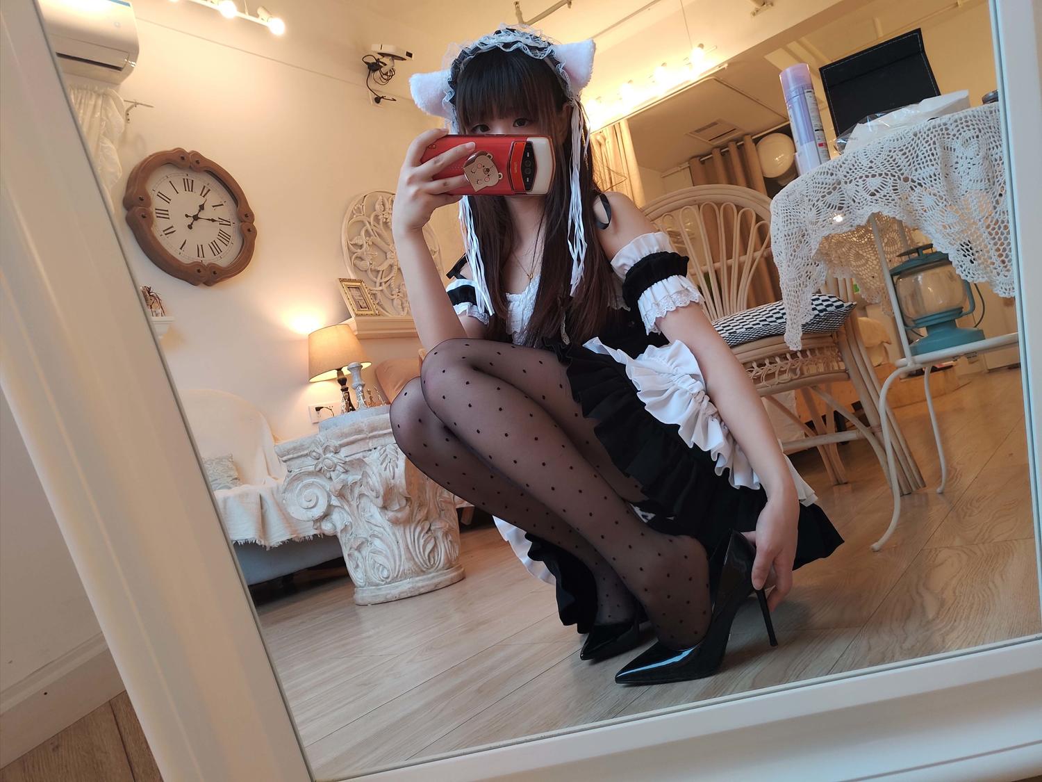 雪琪SAMA 对镜女仆 [28P2V-618MB]