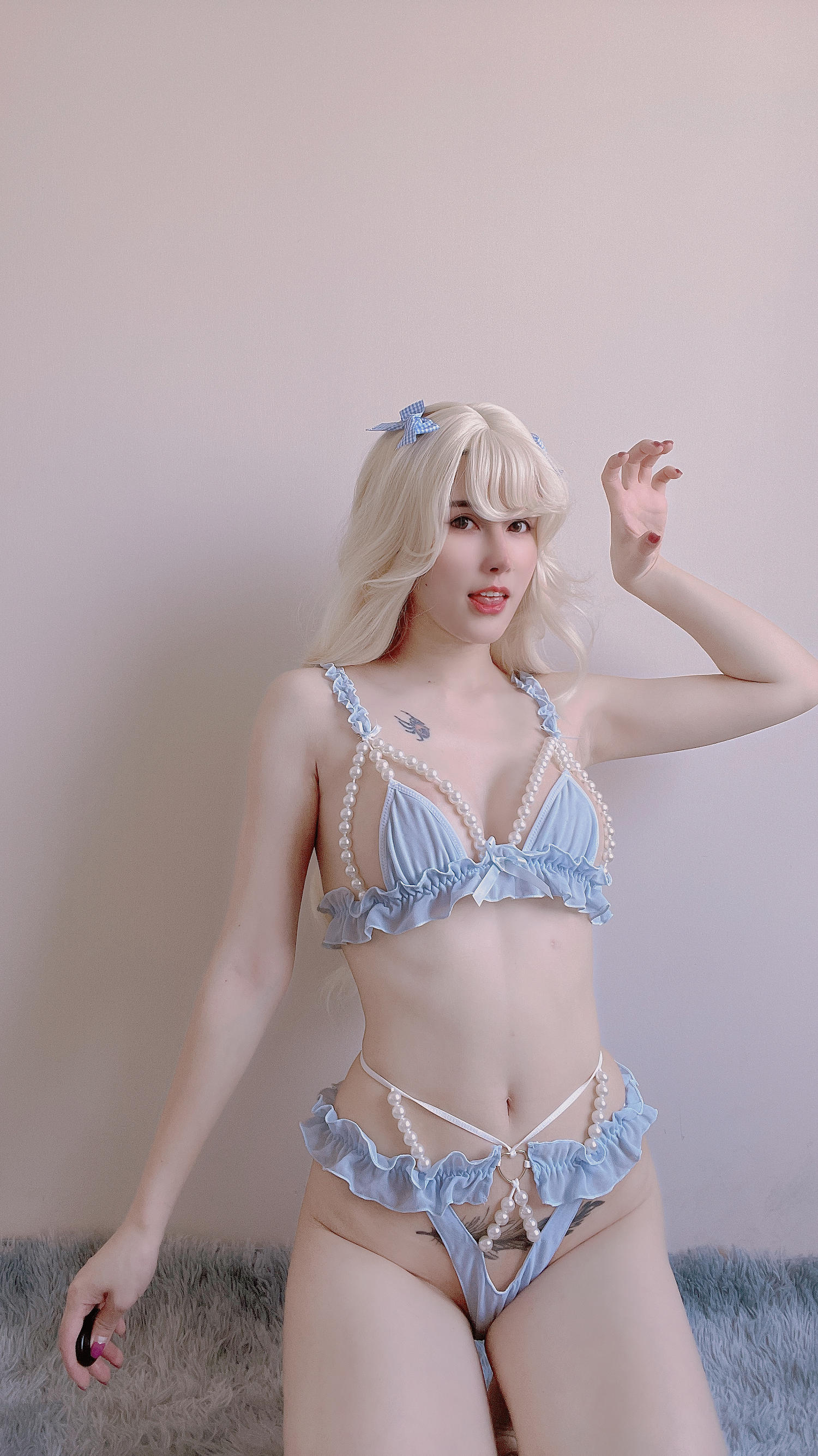 鹿八岁 金发可爱女孩 [39P1V-1.52GB]