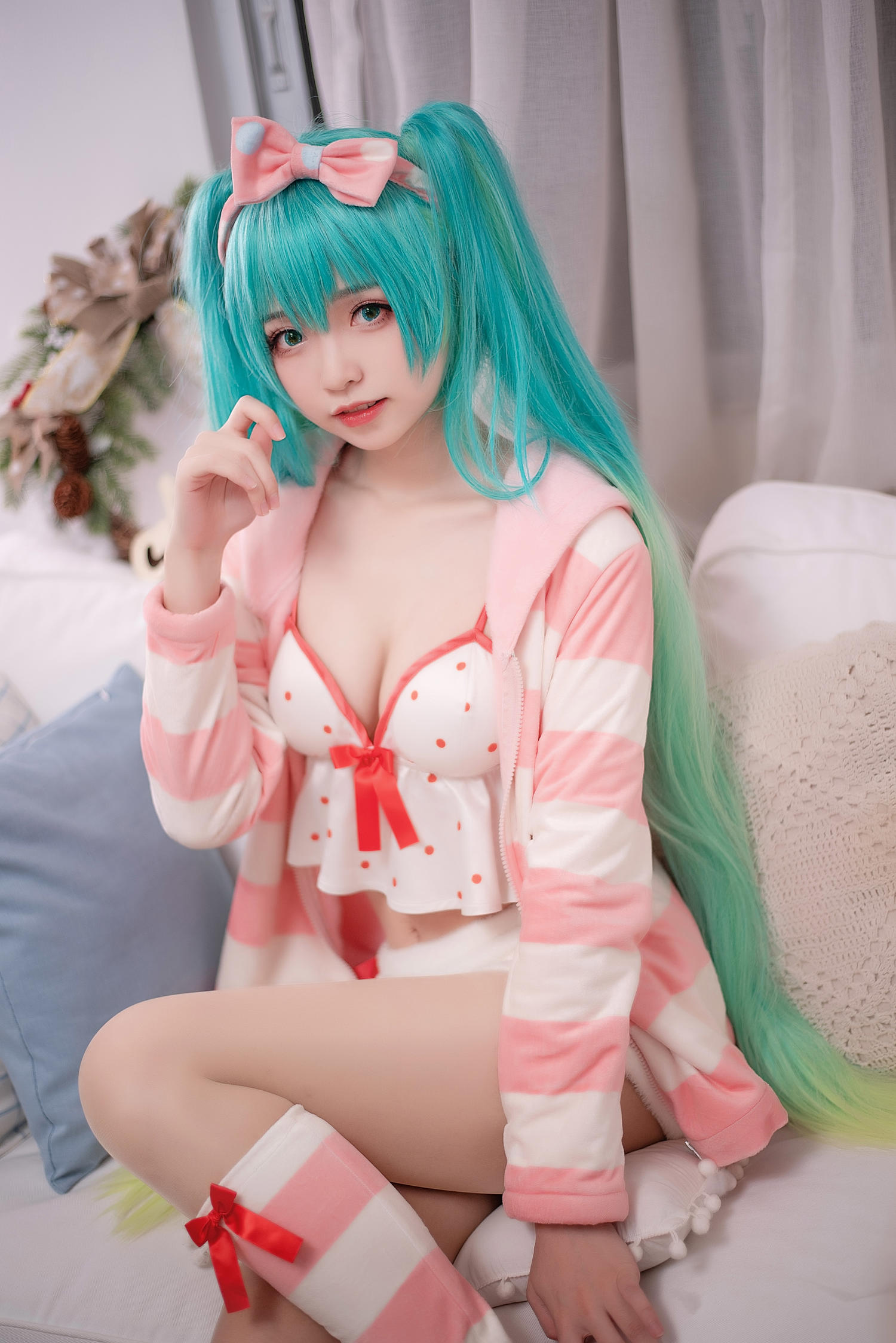 大大卷卷小卷 - miku睡衣 [24P]