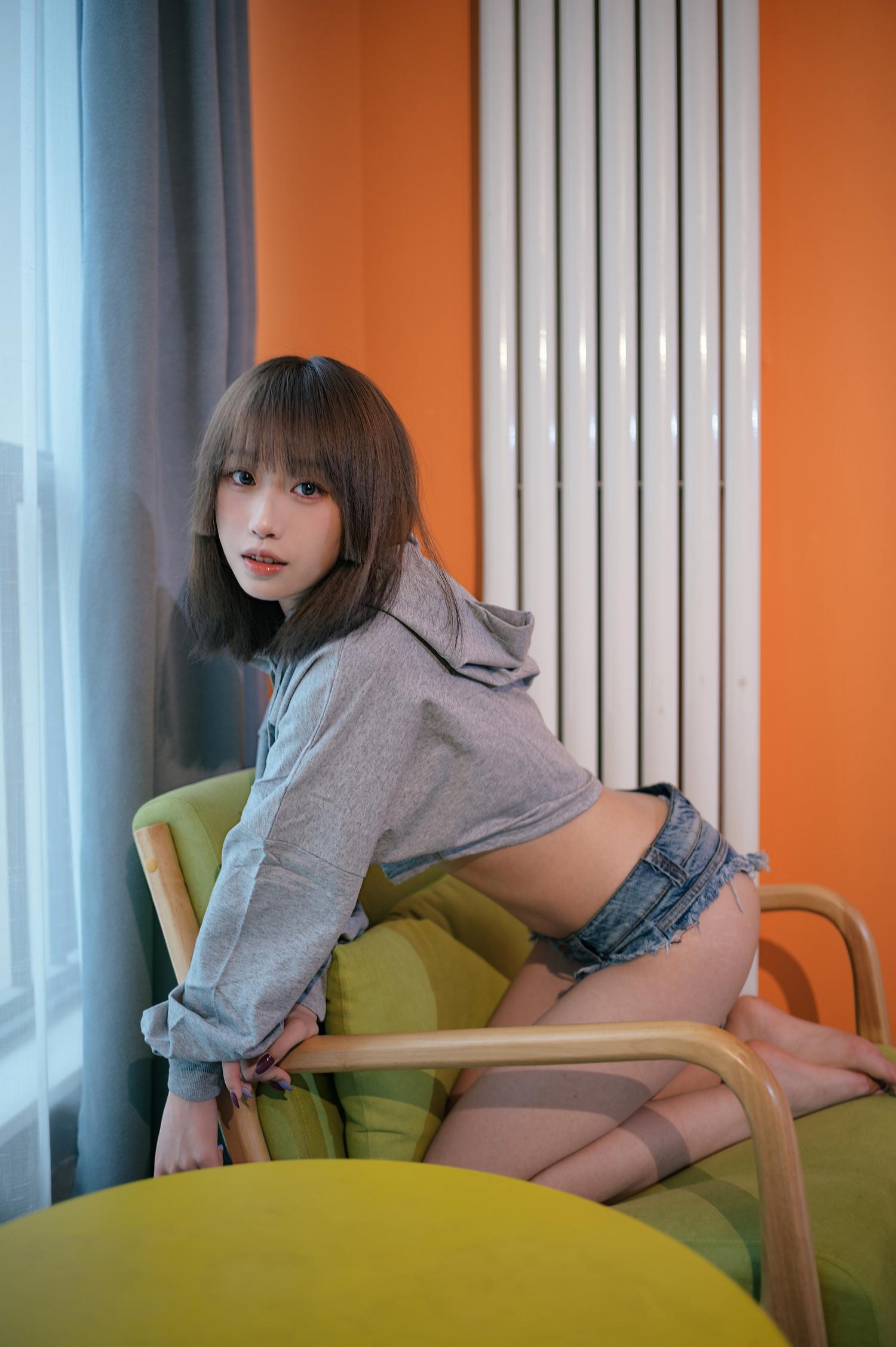 橙橙子 牛仔短裤 [36P-191MB]